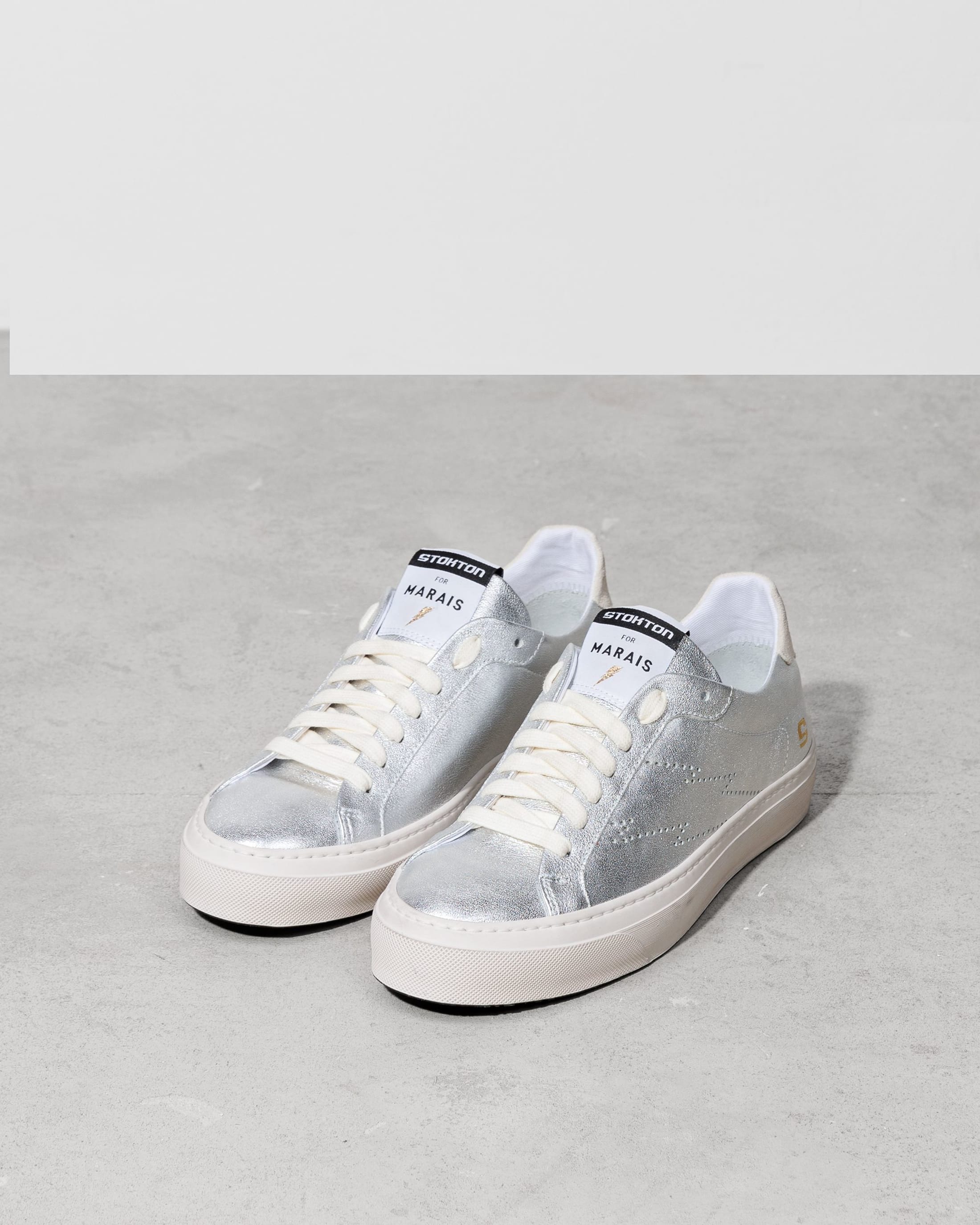 Серебряные кожаные кеды