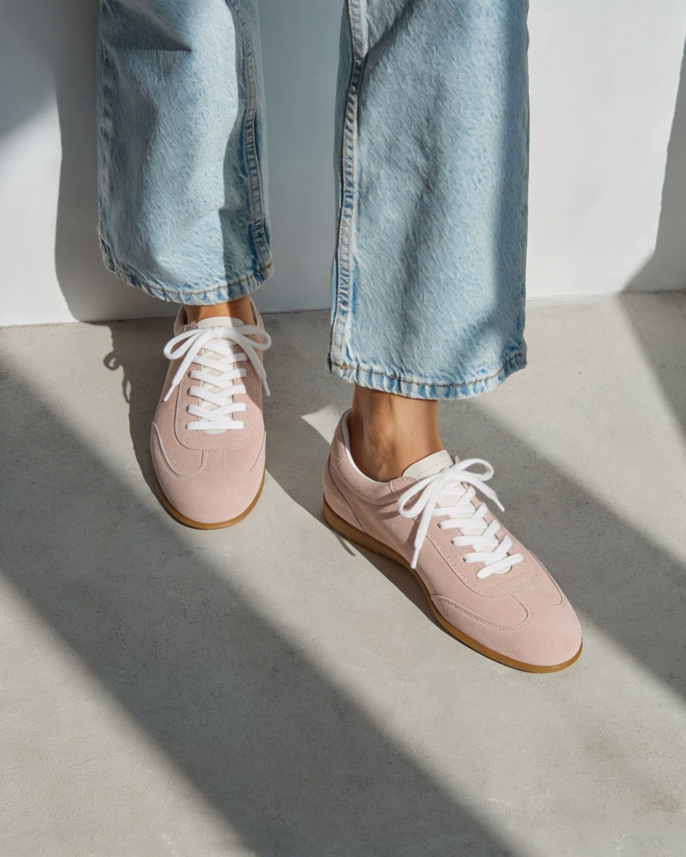 Розовые замшевые кеды