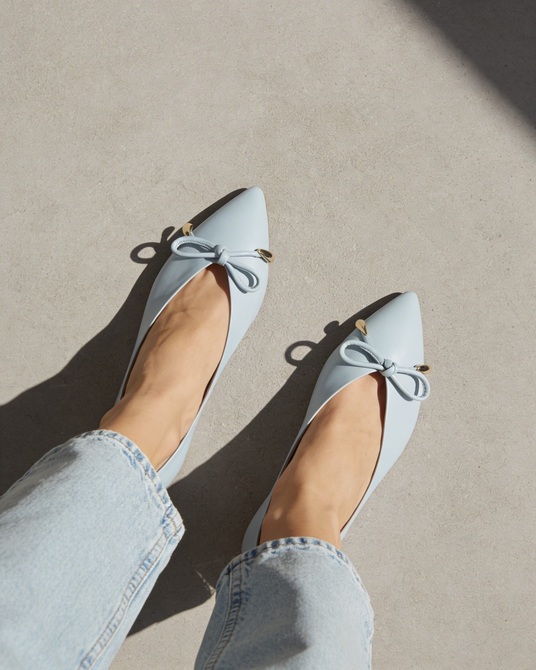 Голубые балетки из натуральной кожи 