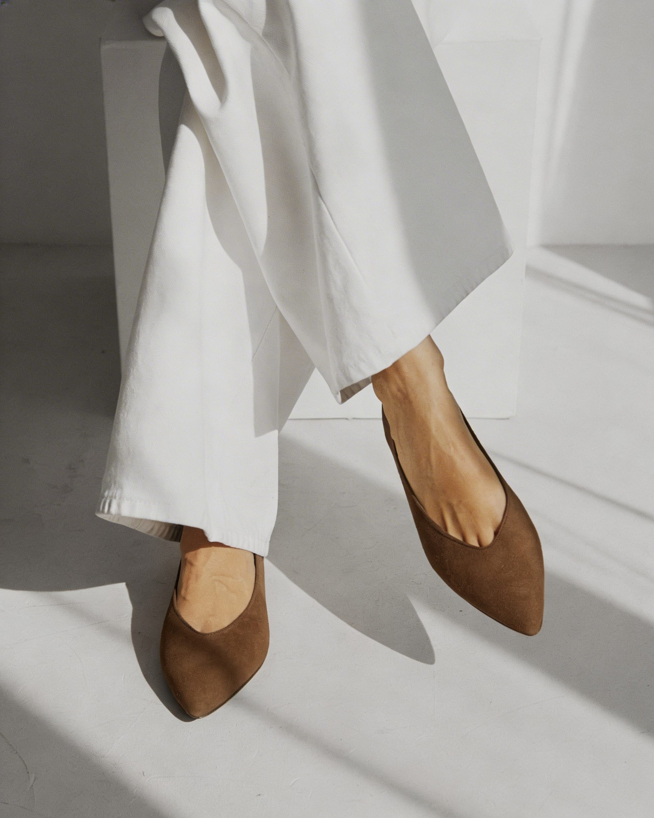 Коричневые замшевые балетки