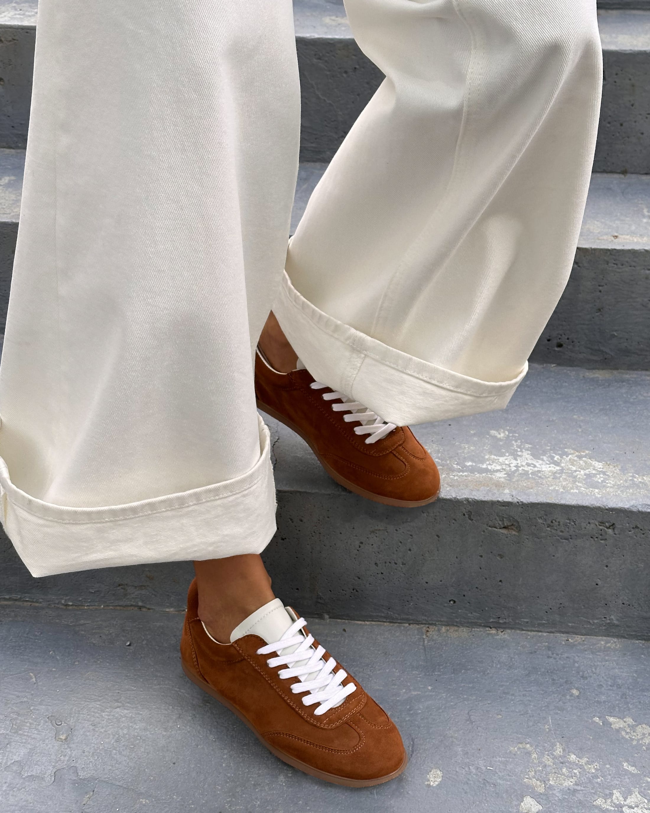 Коричневые замшевые кеды