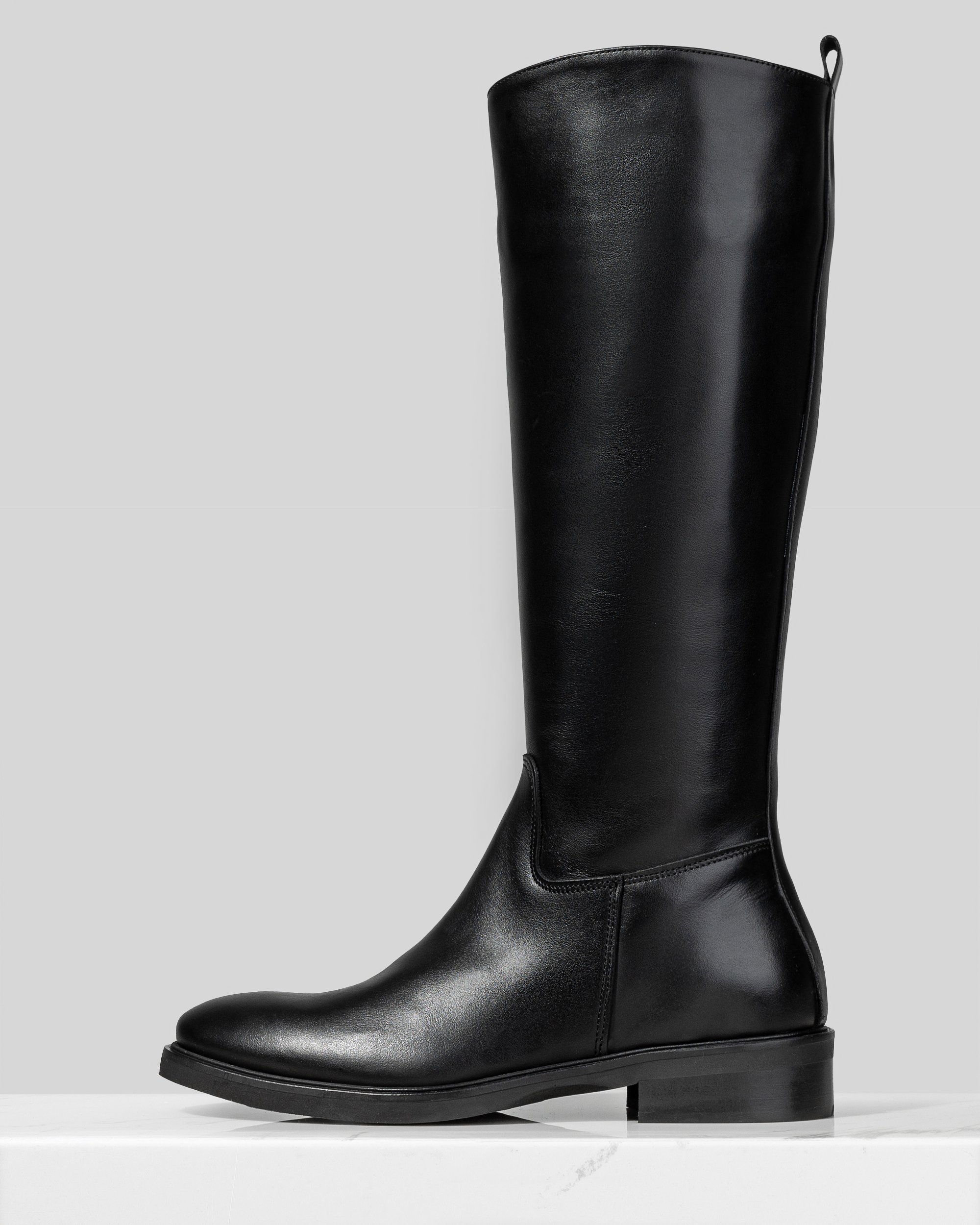 Черные кожаные классические сапоги