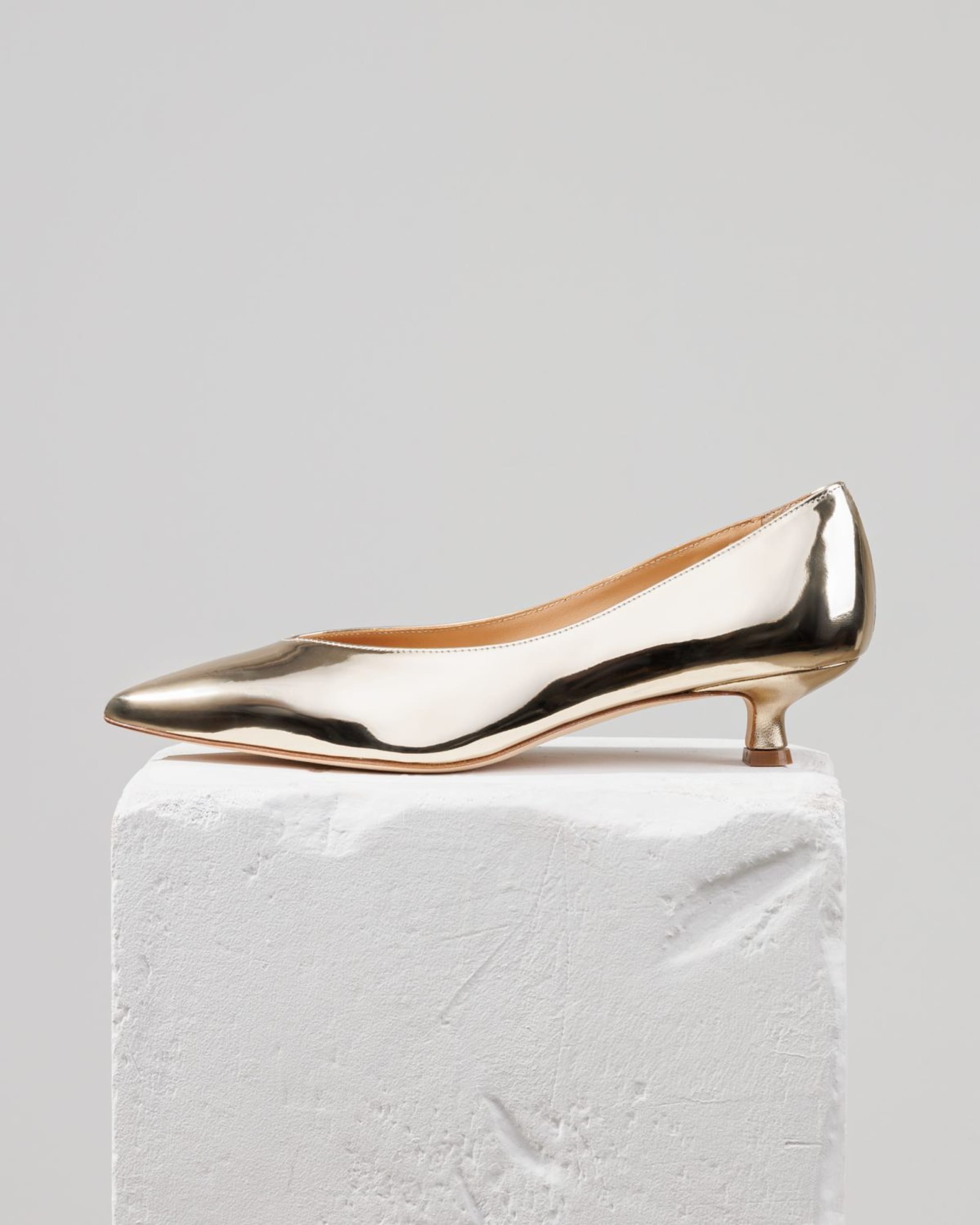 Золотые кожаные туфли - Main image