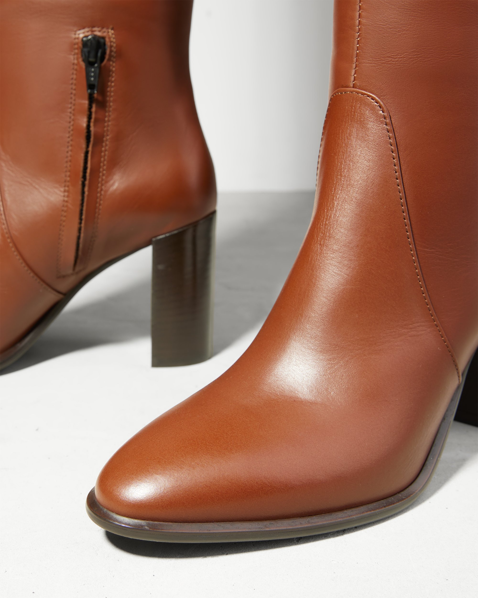 Кожаные сапоги