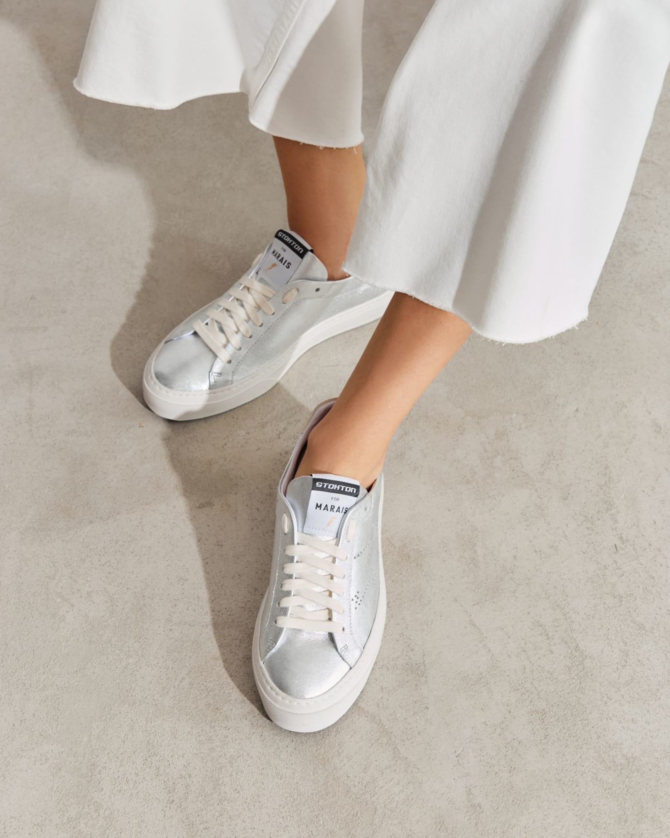 Серебряные кожаные кеды