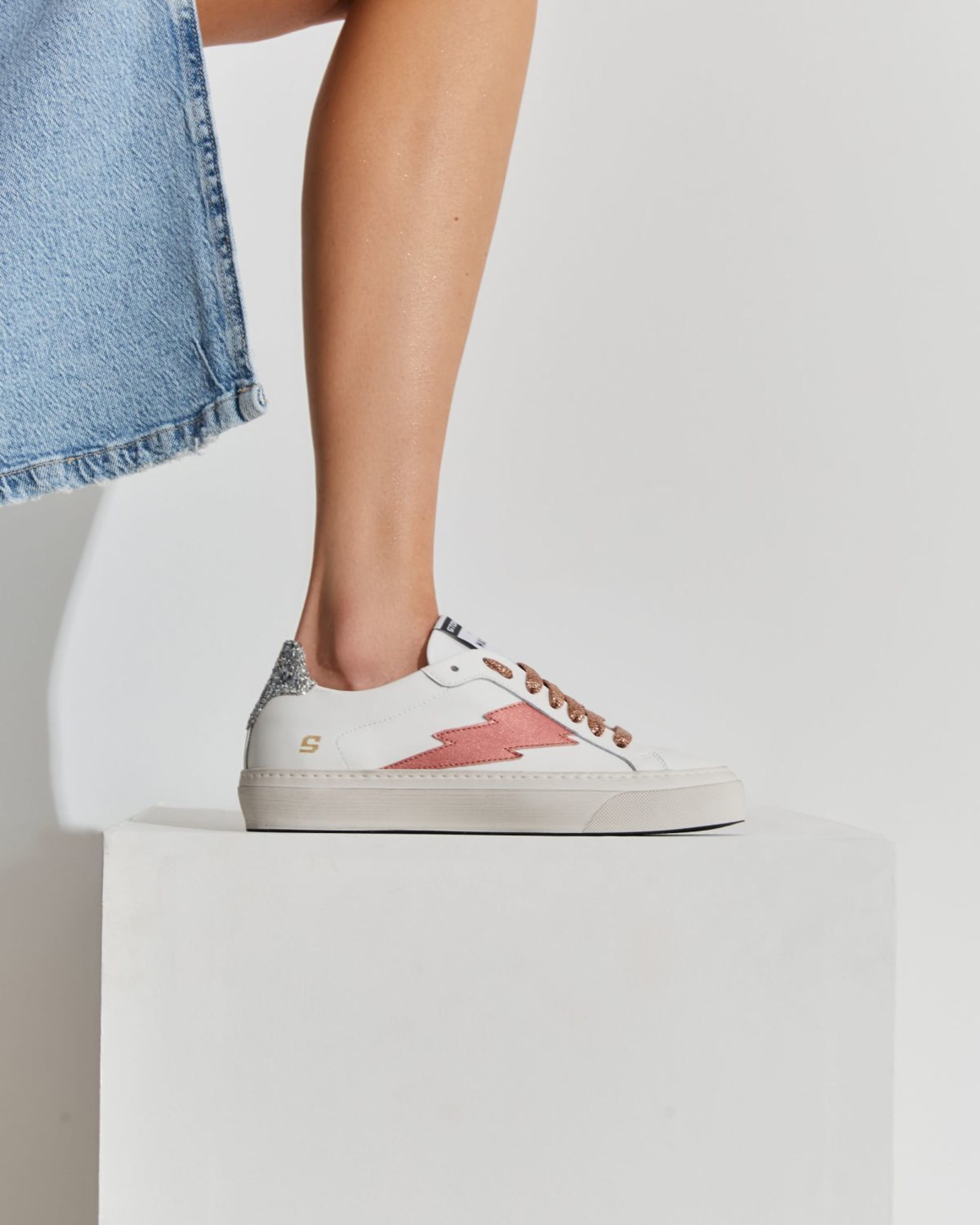 Белые кожаные кеды