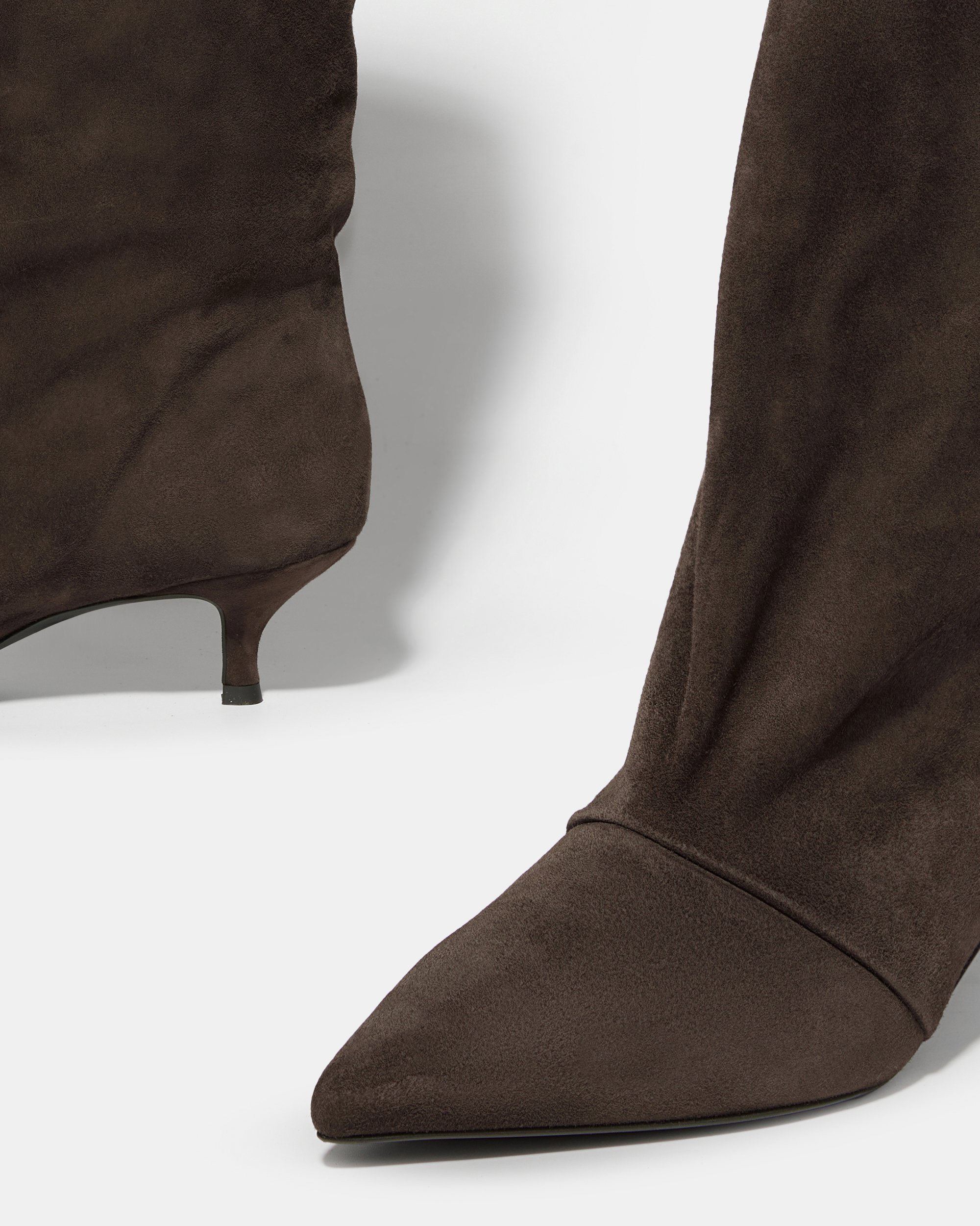 Коричневые замшевые сапоги