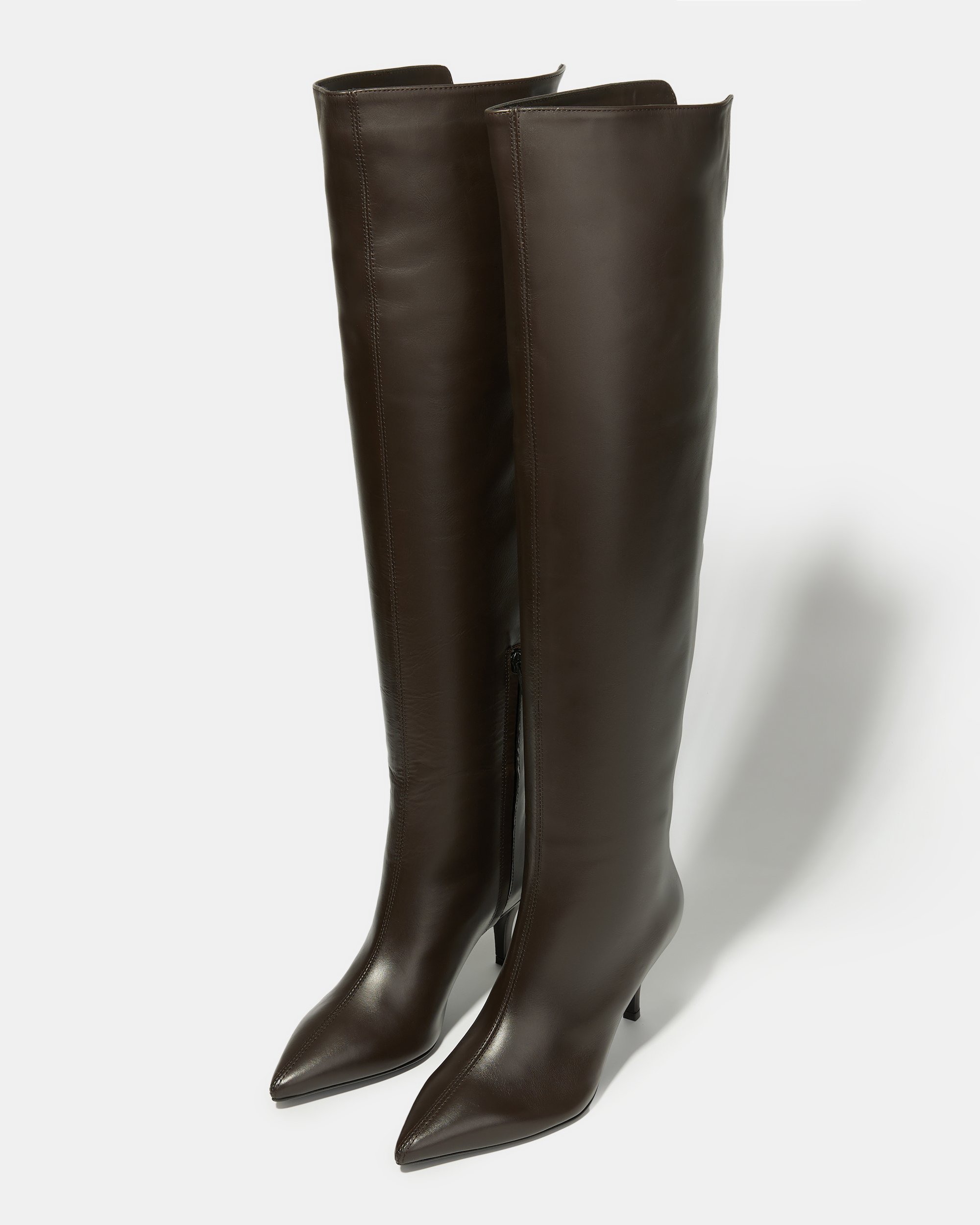 Темно-коричневые кожаные сапоги