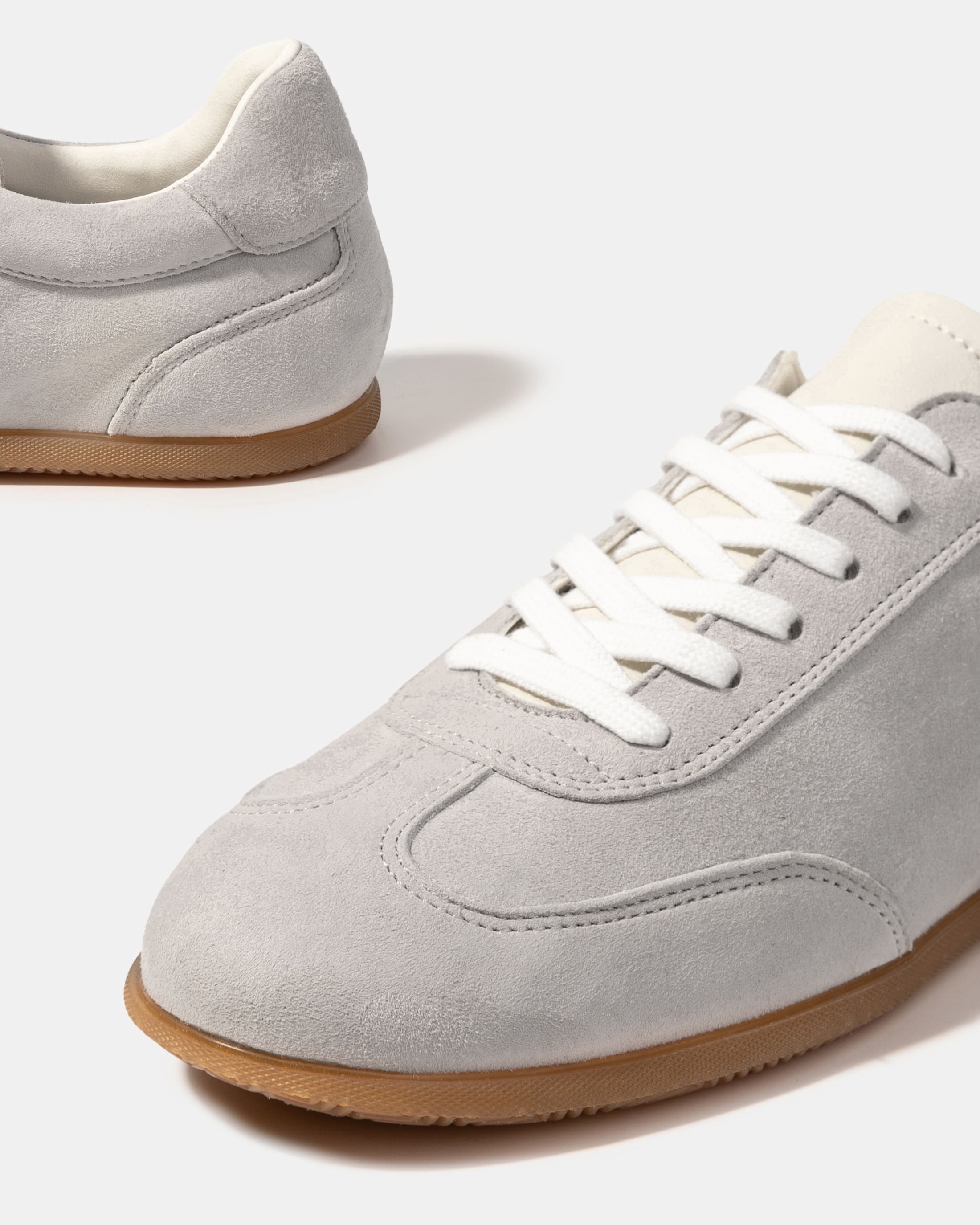 Серые замшевые кеды