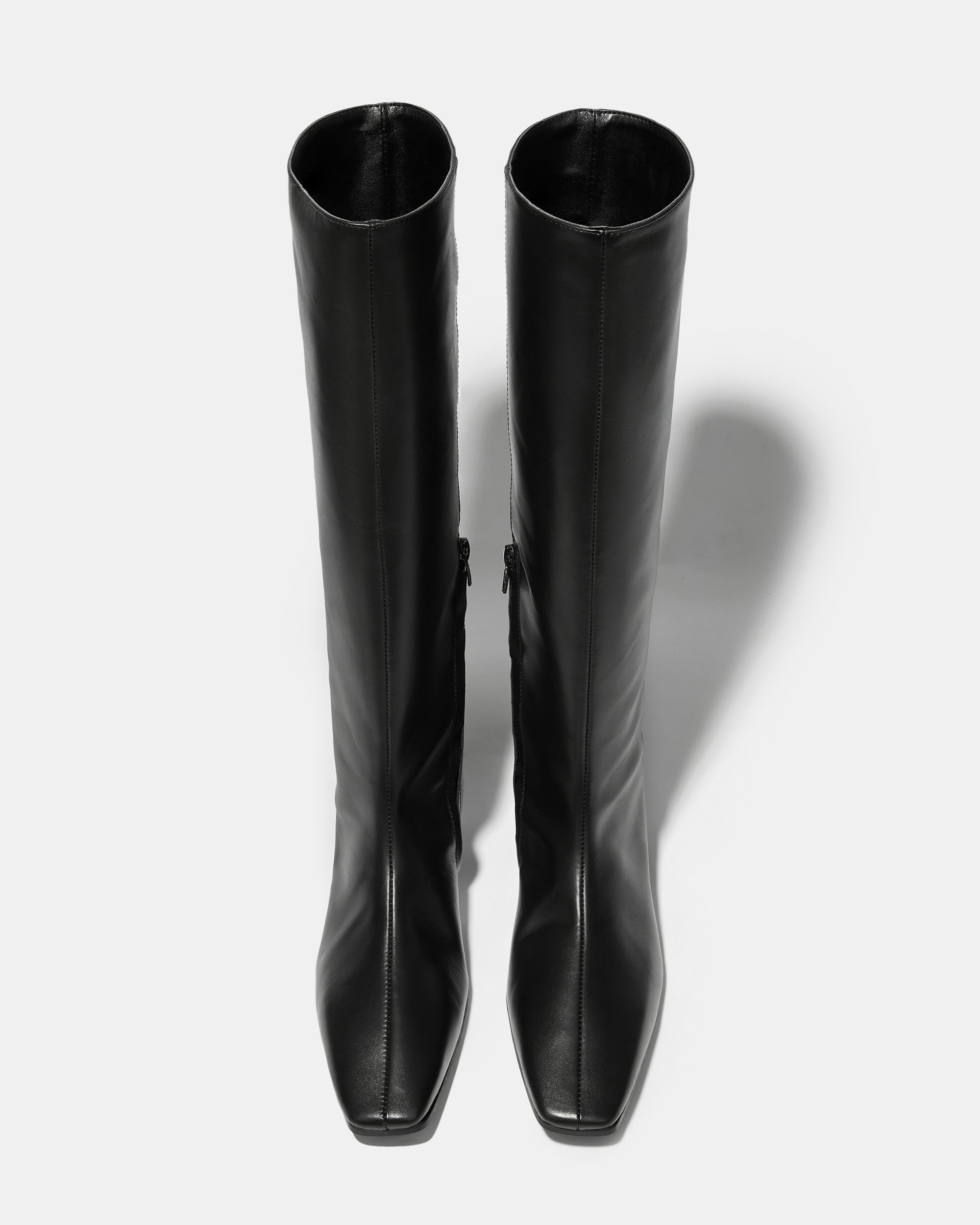 Черные сапоги из натуральной кожи