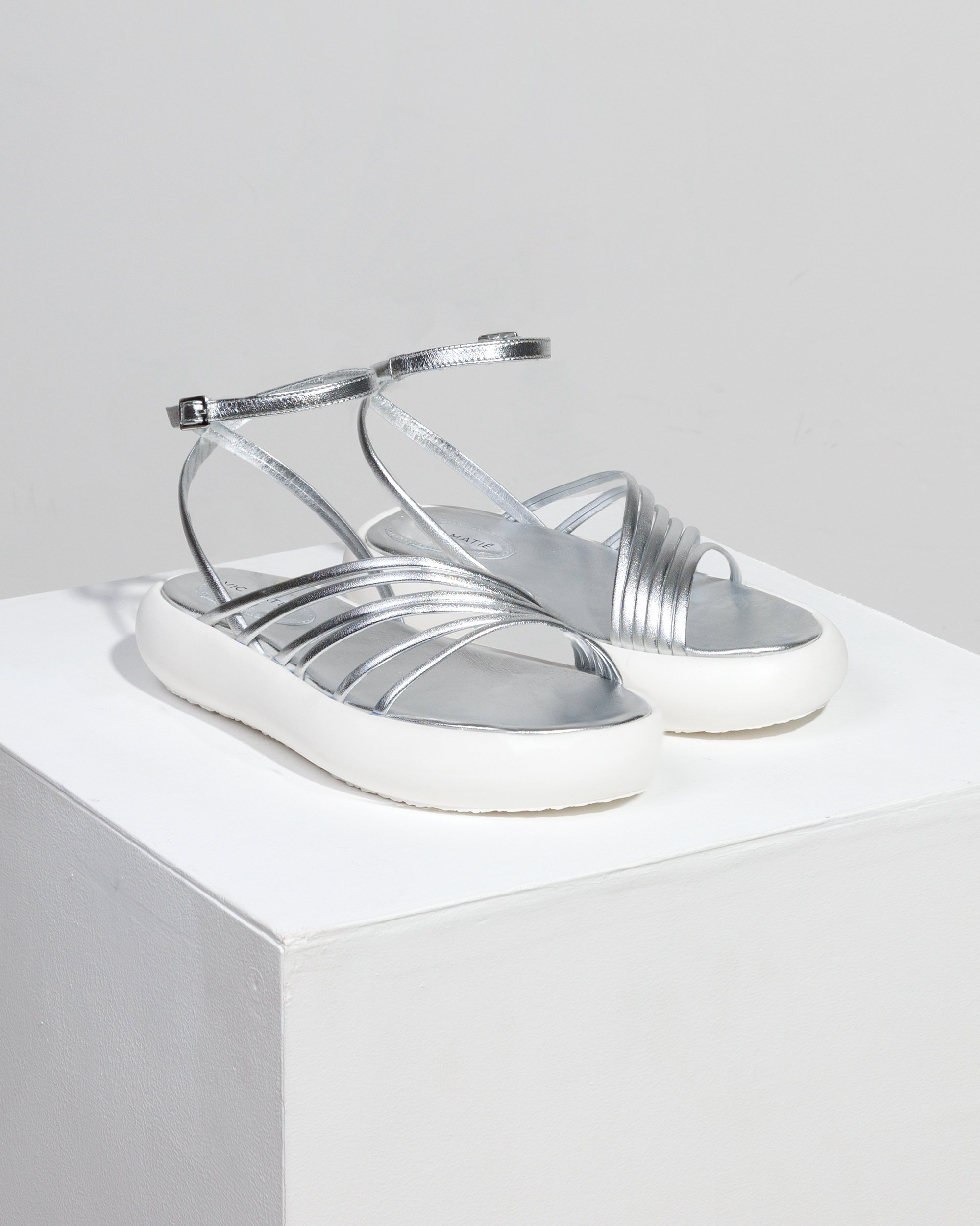 Серебряные кожаные сандалии - Image 2 of 6