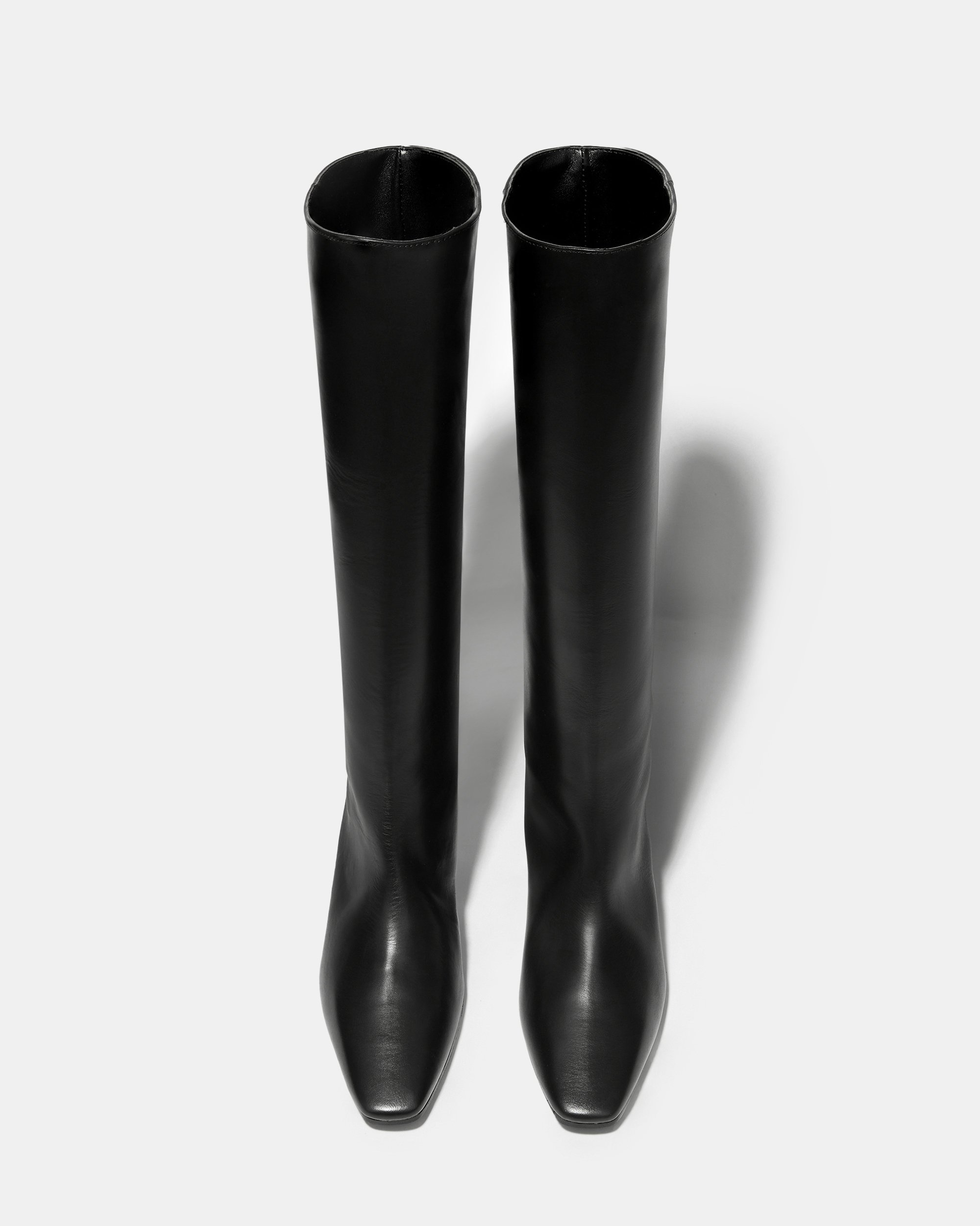 Черные кожаные сапоги