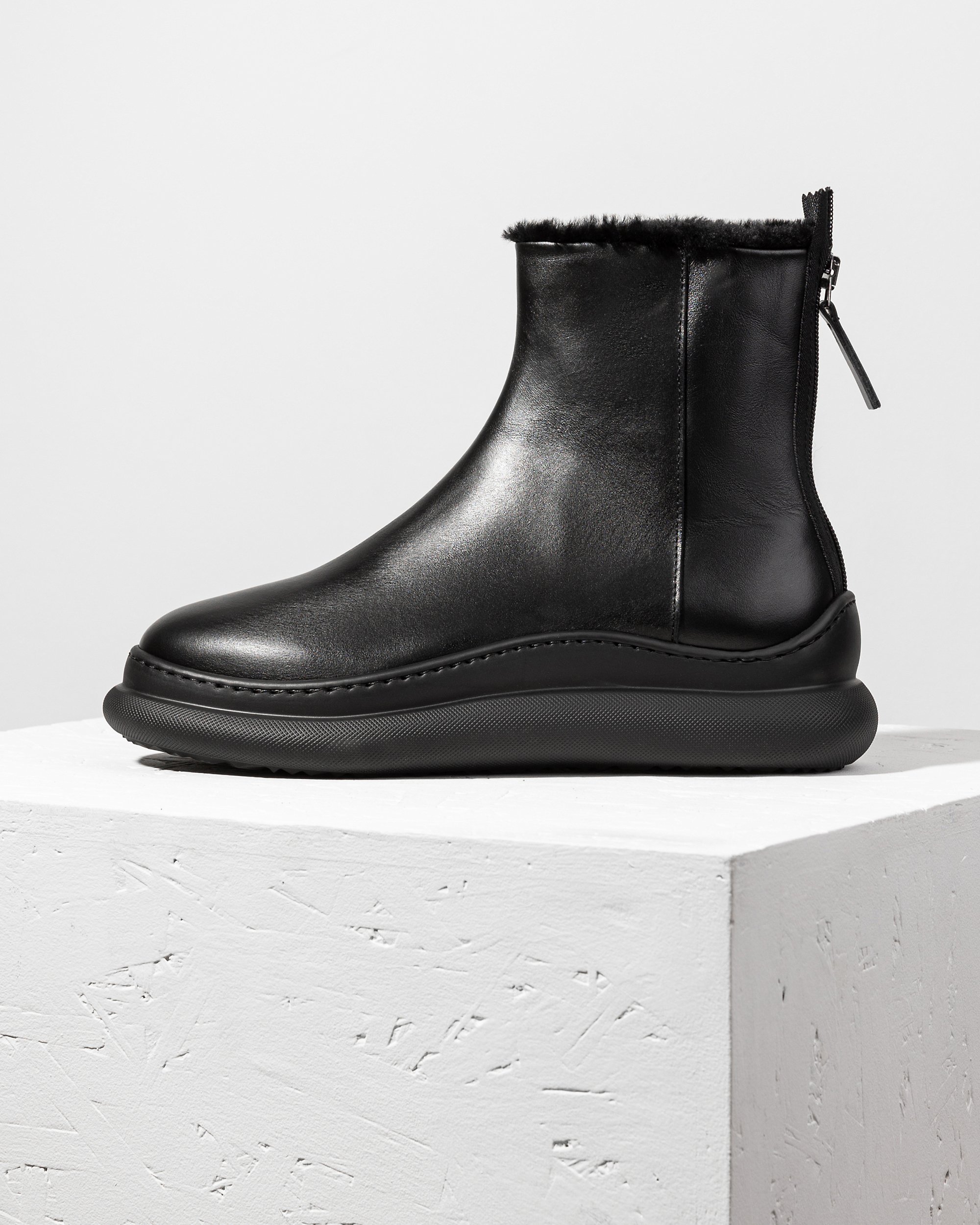 Черные кожаные ботинки с меховой подкладкой - Main image