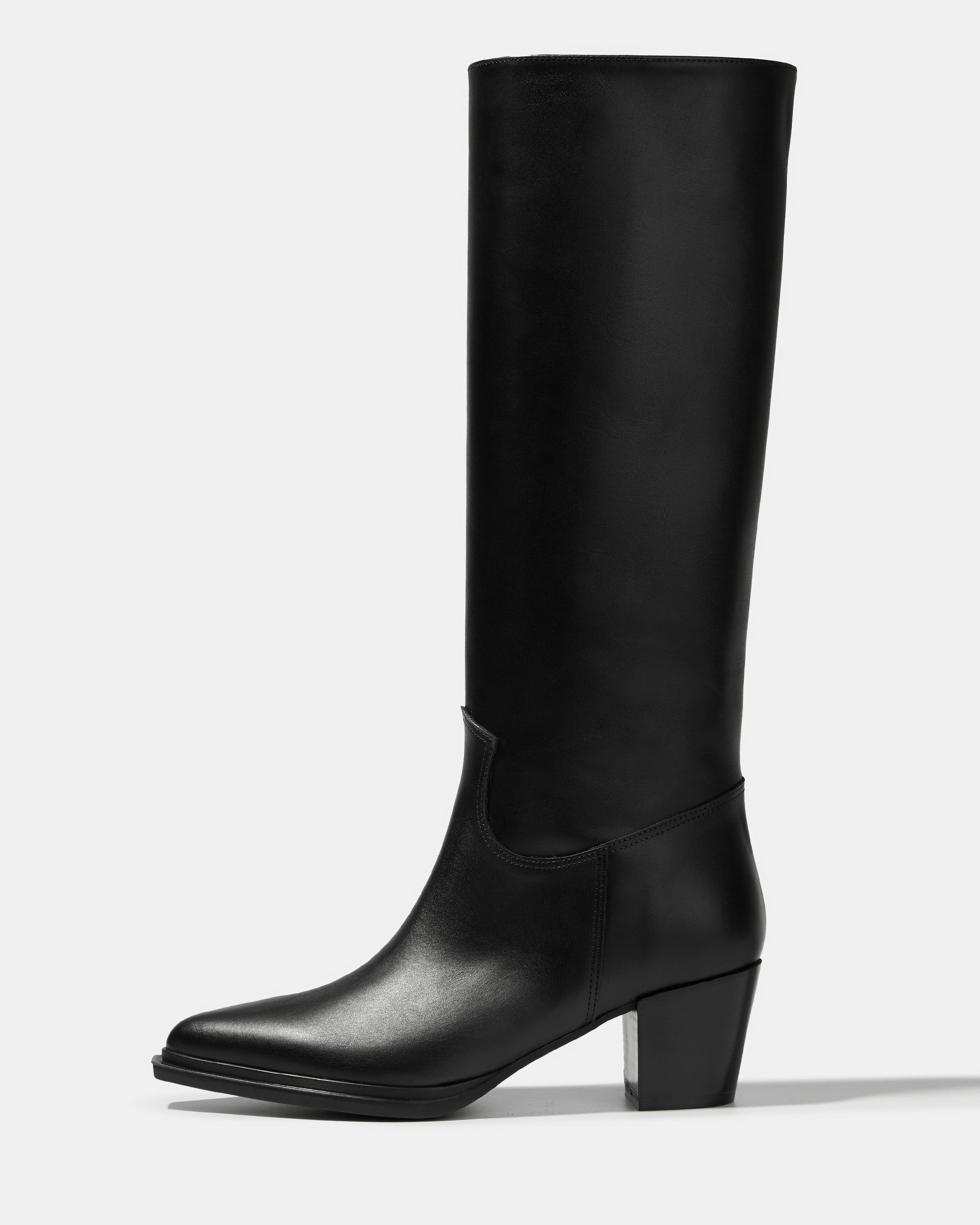 Черные сапоги из натуральной кожи