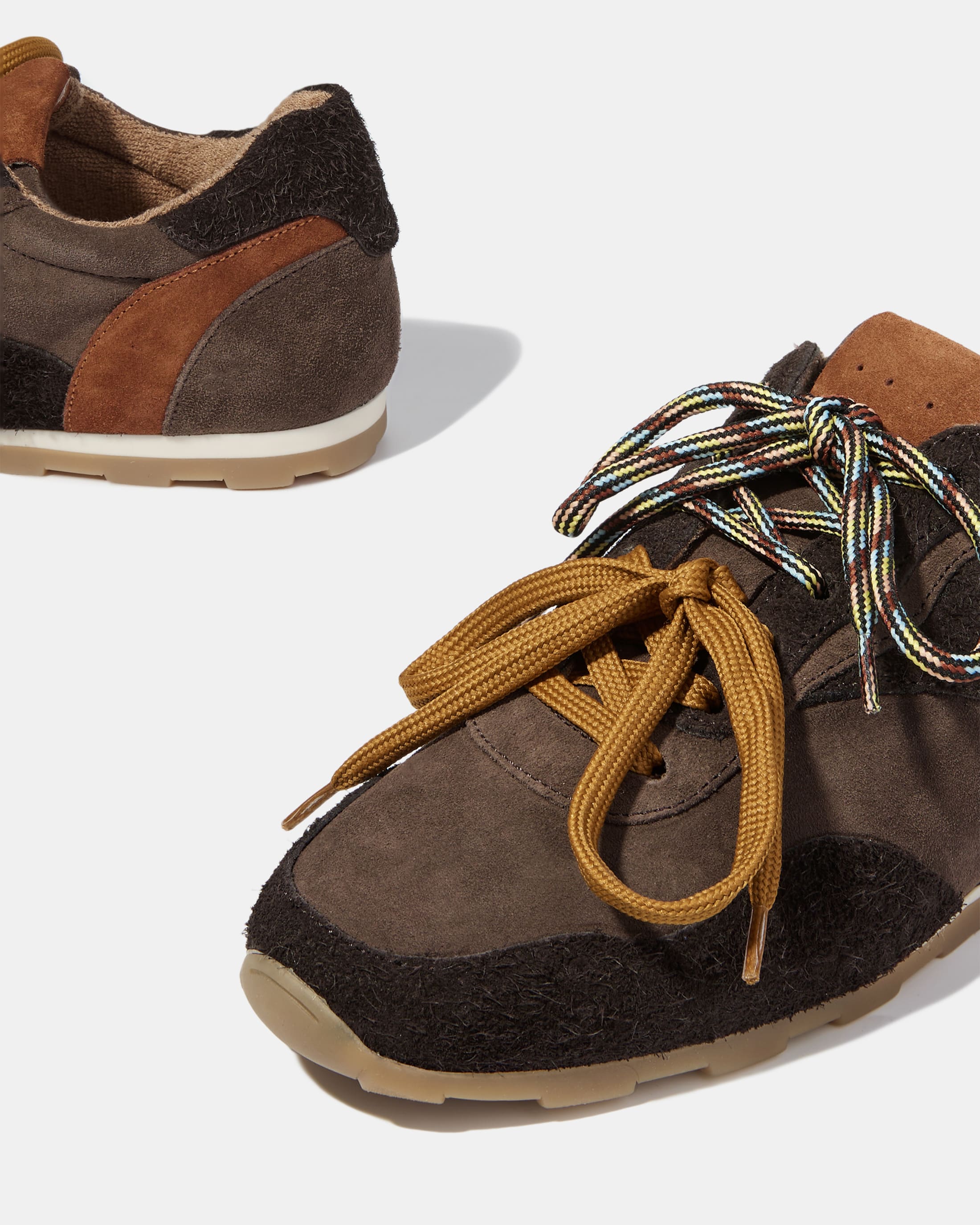 Замшевые кроссовки в стиле casual