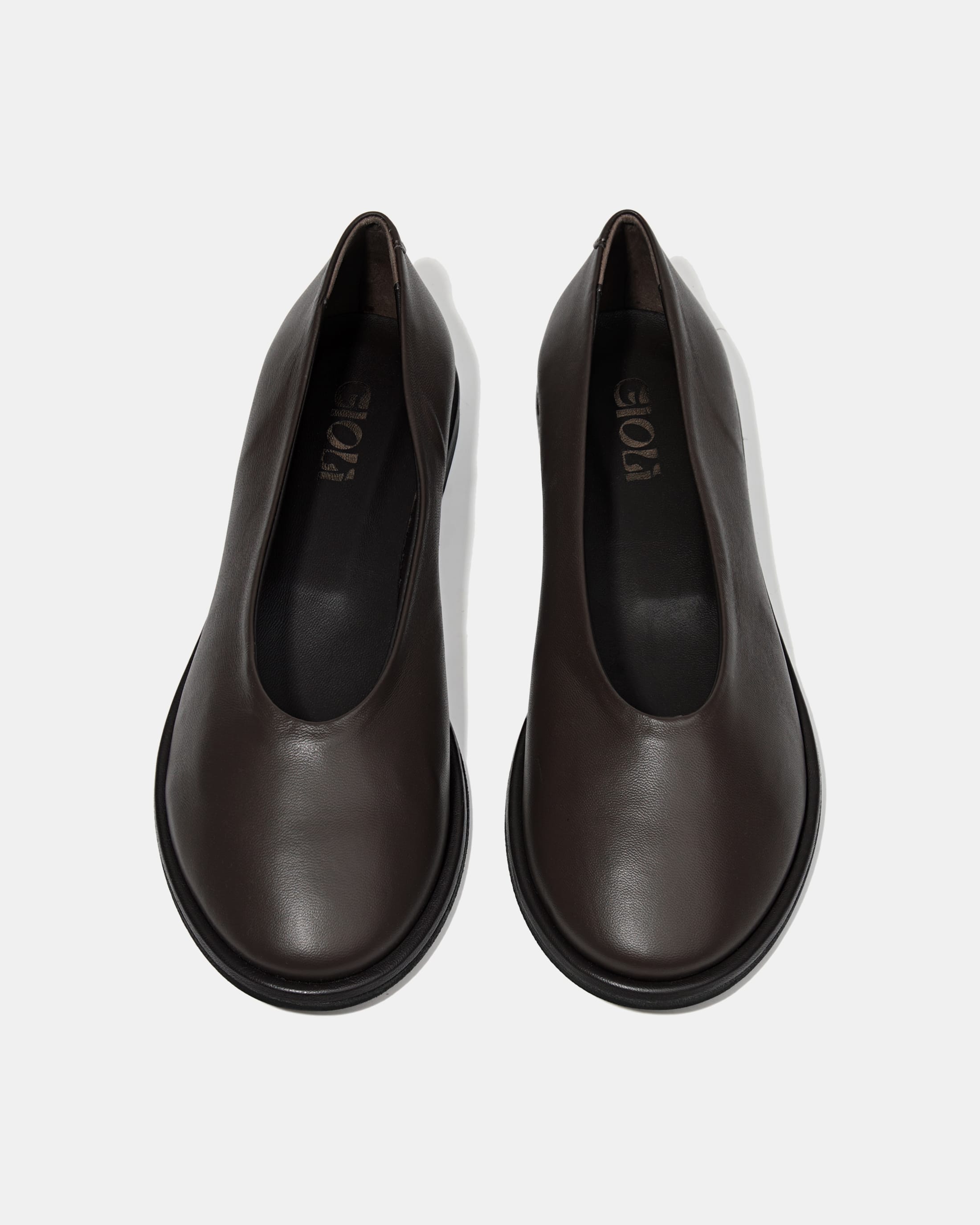 Темно-коричневые туфли из натуральной кожи