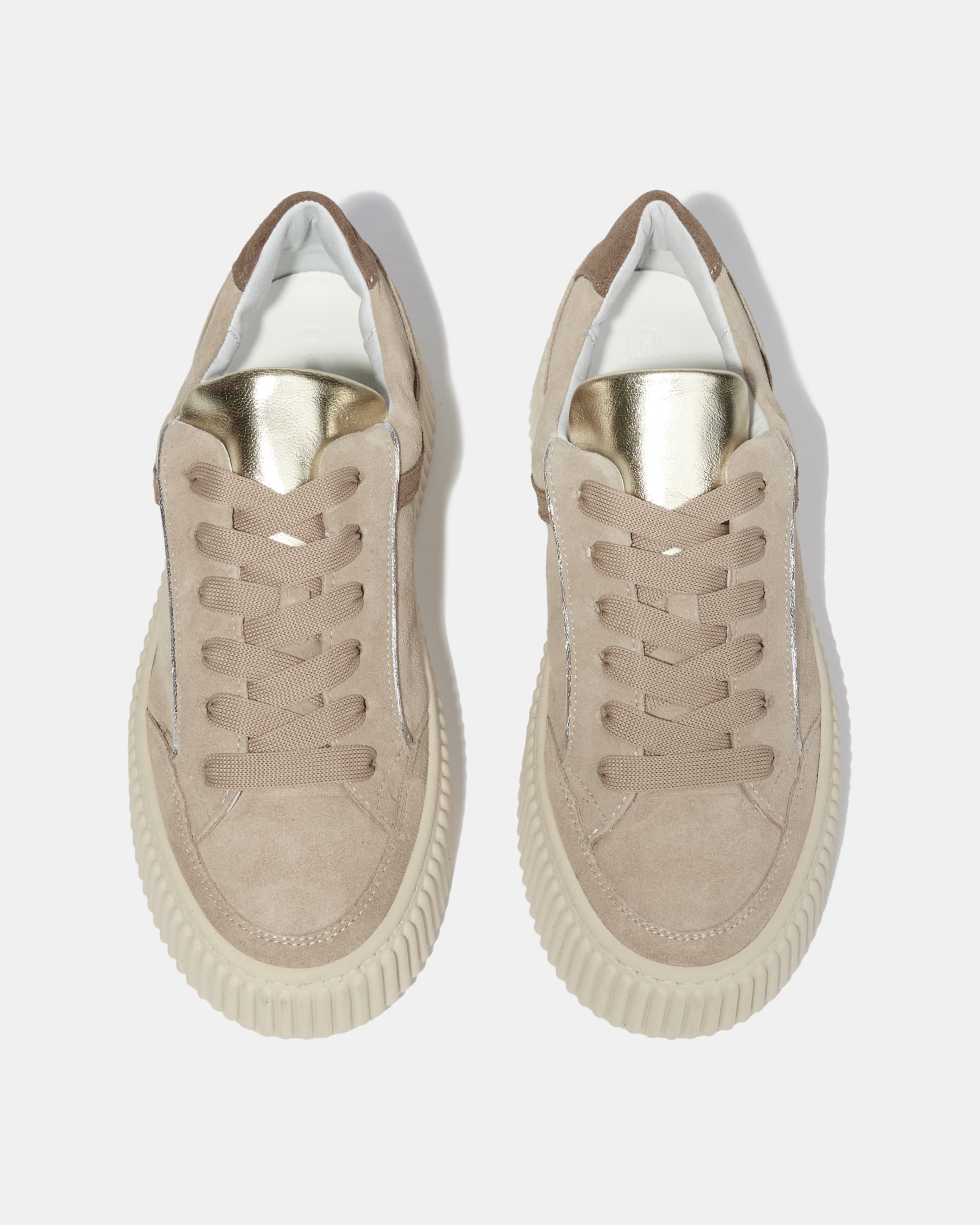 Светло-серые кроссовки из замши