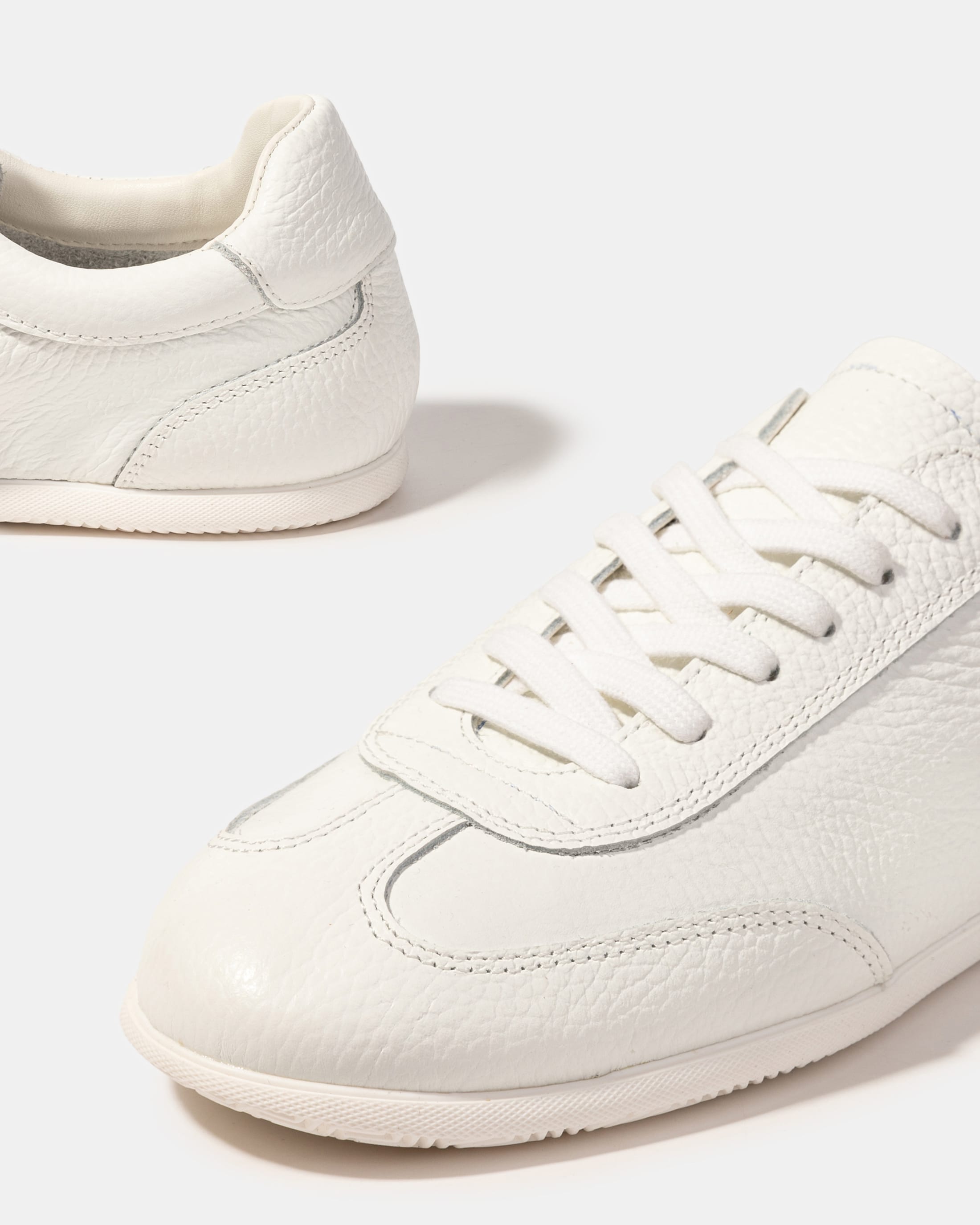 Белые кожаные кеды