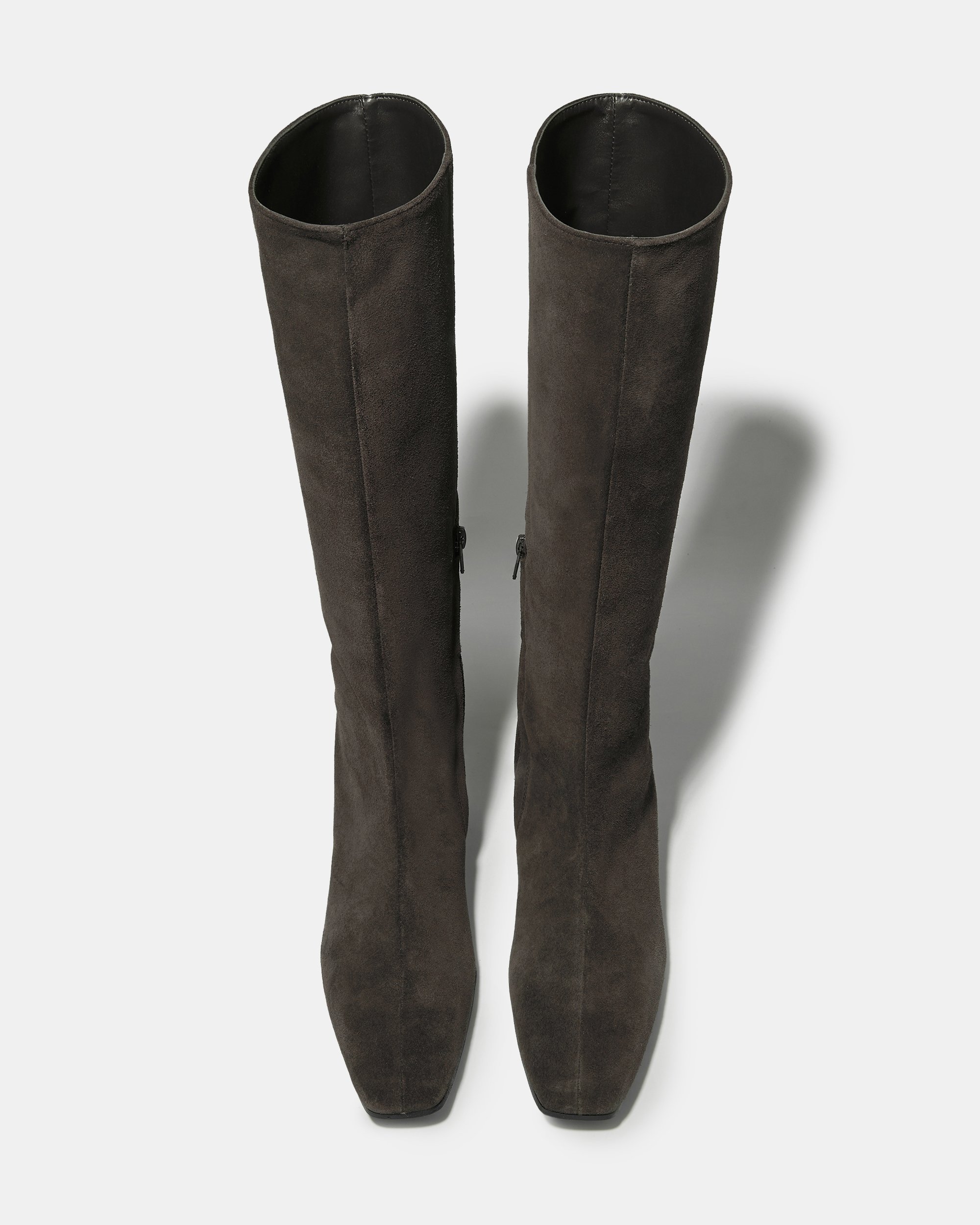 Темно-коричневые замшевые сапоги