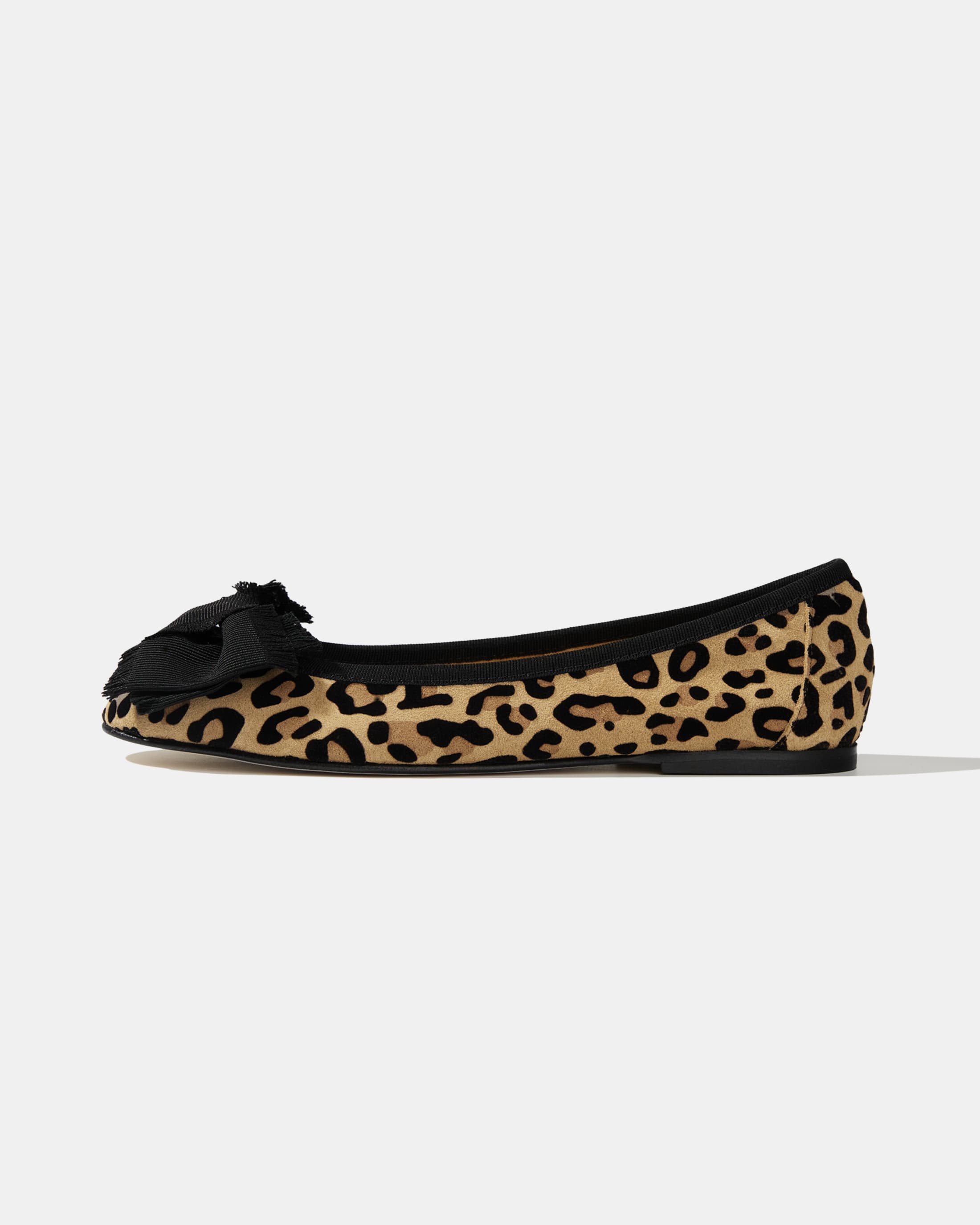 Замшевые балетки с леопардовым принтом и декоративным бантом