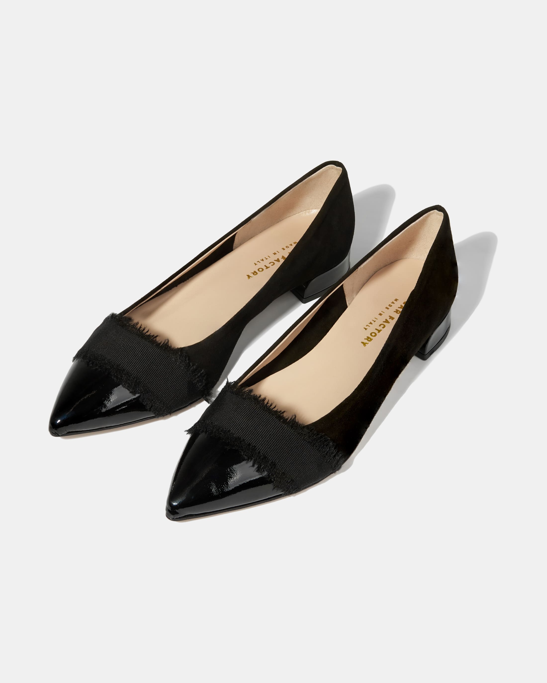 Черные туфли на низком каблуке 