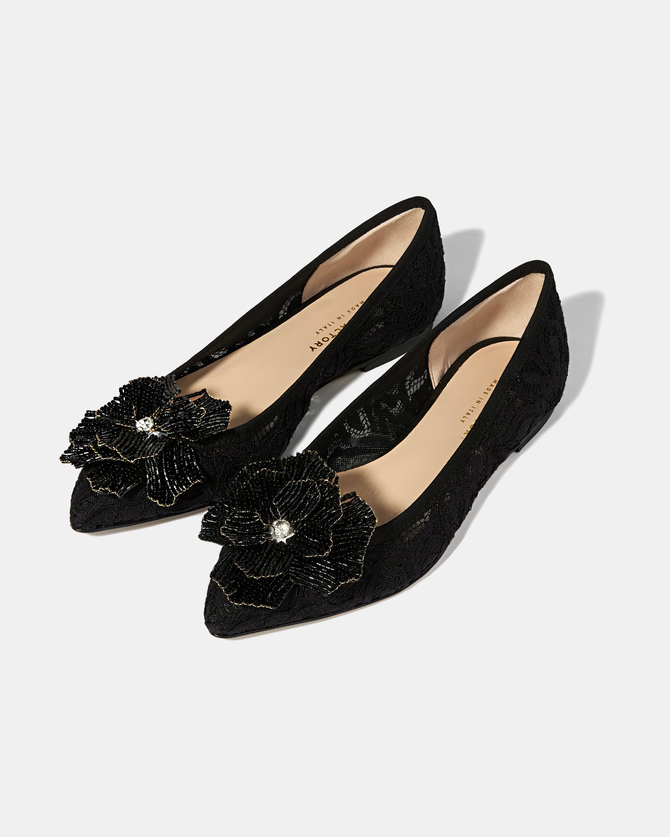 Черные лаконичные туфли из кружева