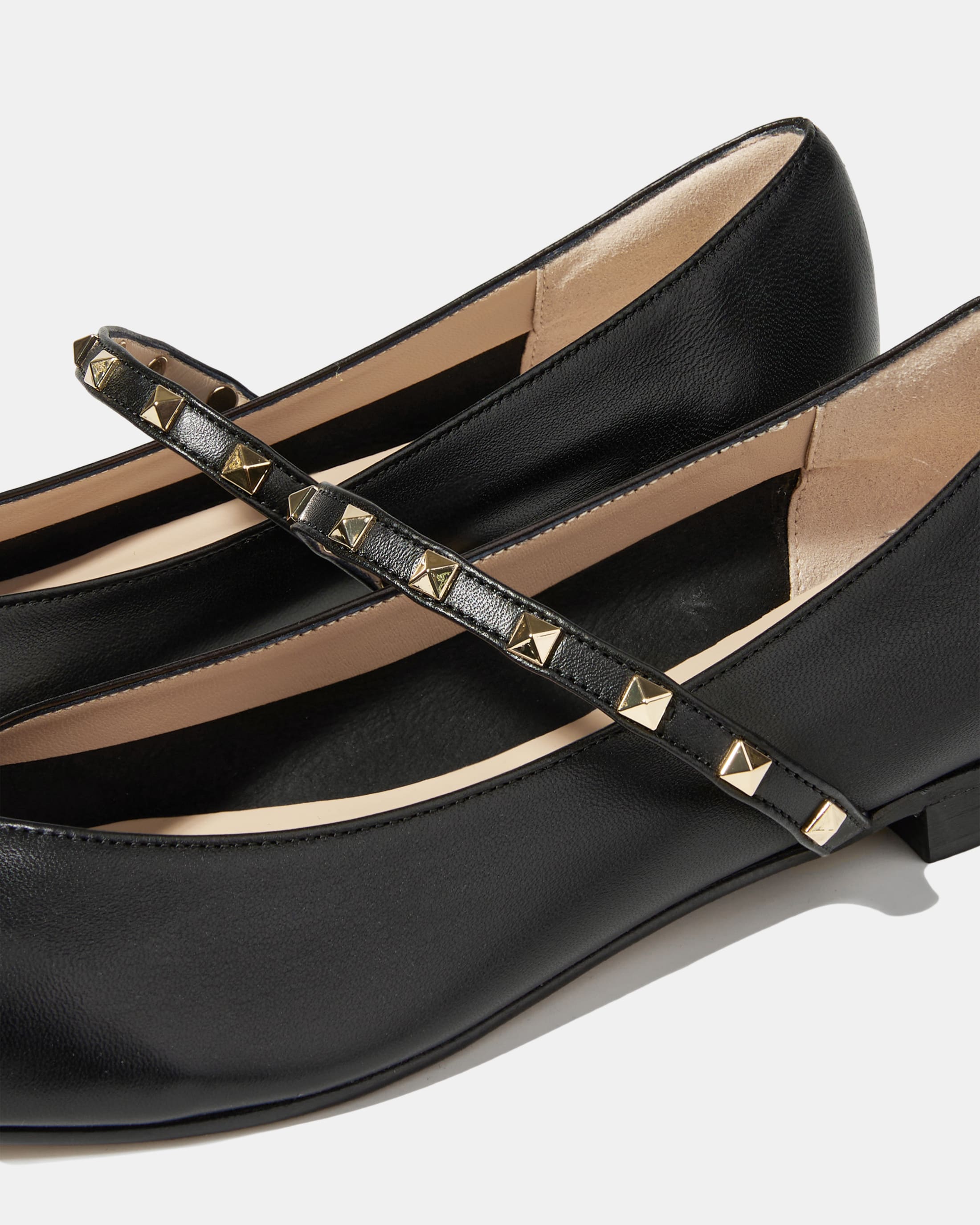 Черные кожаные балетки с ремешком 