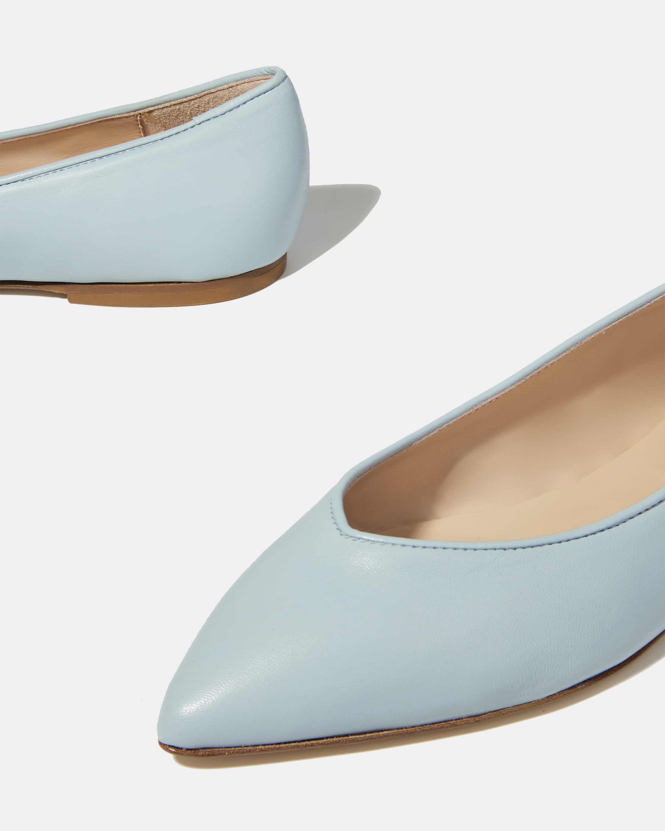 Голубые балетки из натуральной кожи классического стиля