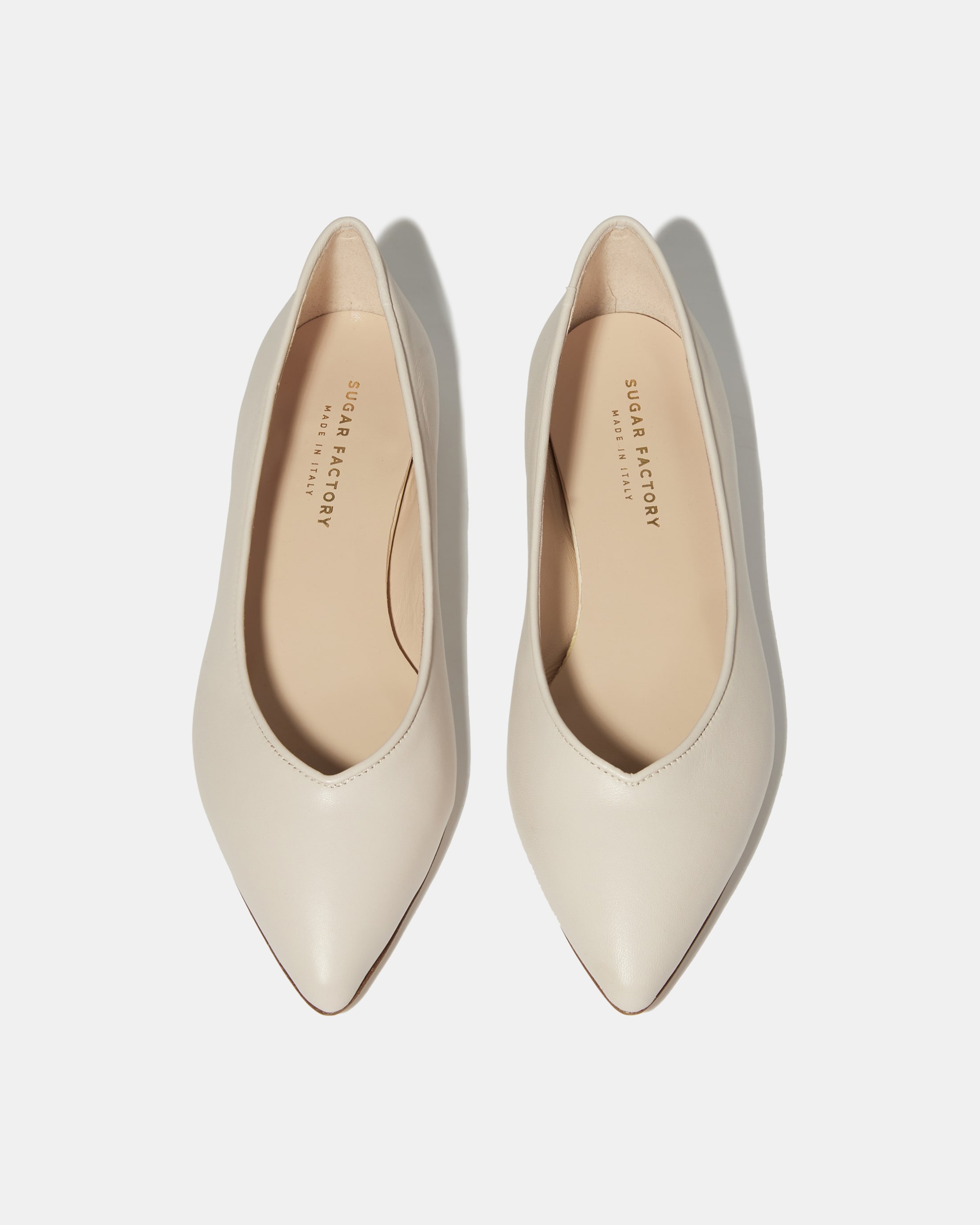 Классические бежевые балетки из натуральной кожи