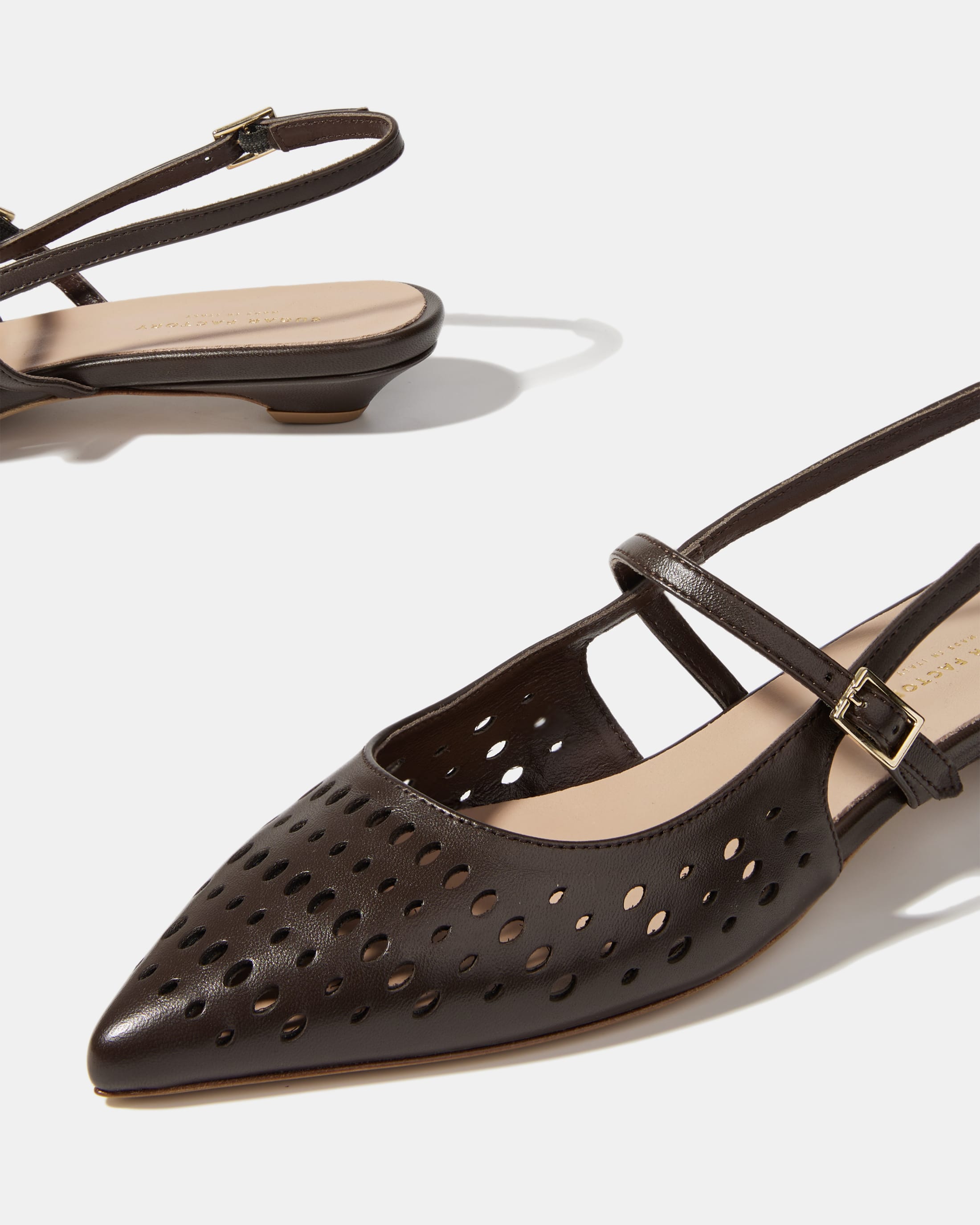 Коричневые туфли-слинги из натуральной кожи с перфорацией 