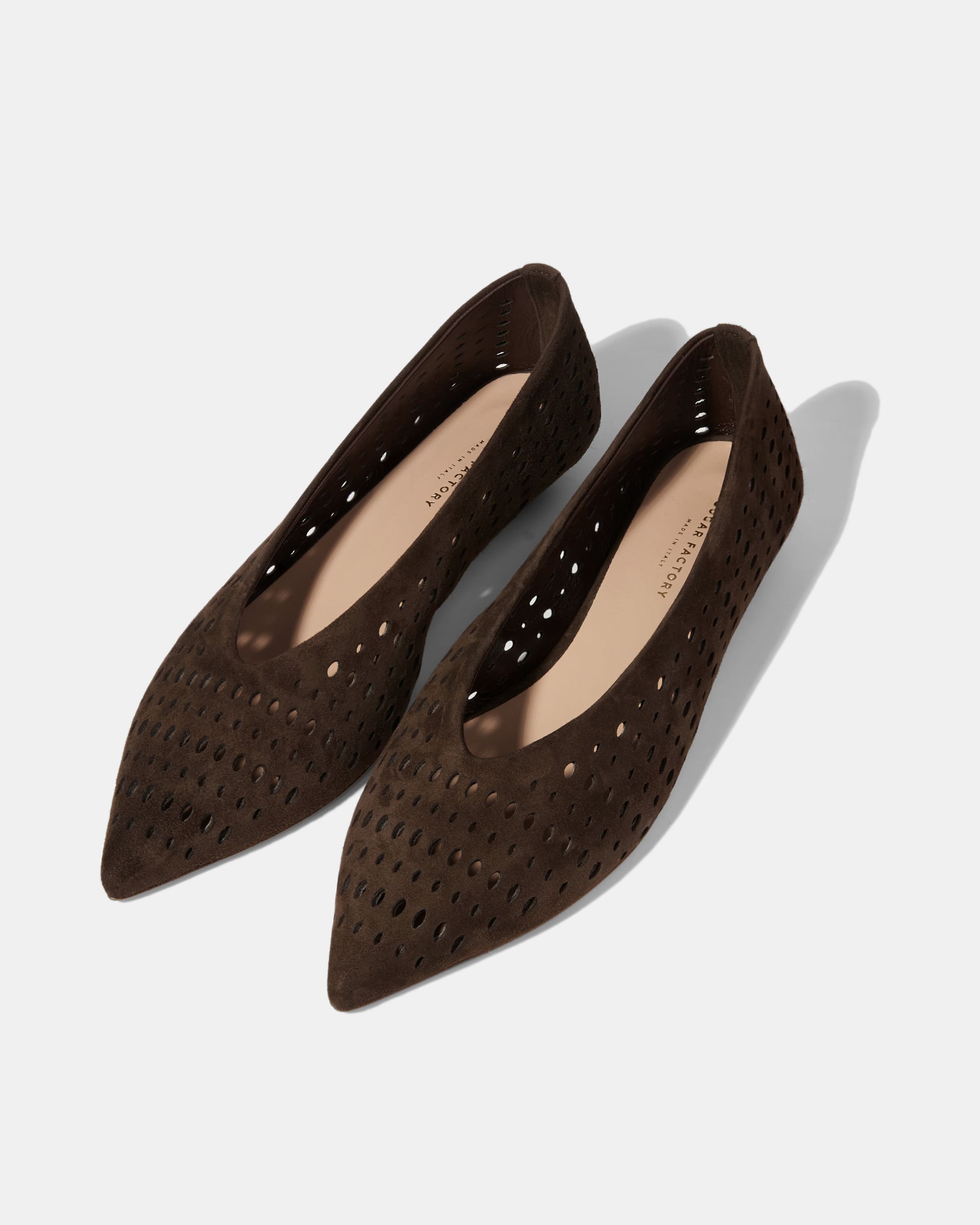 Темно-коричневые замшевые туфли с перфорацией