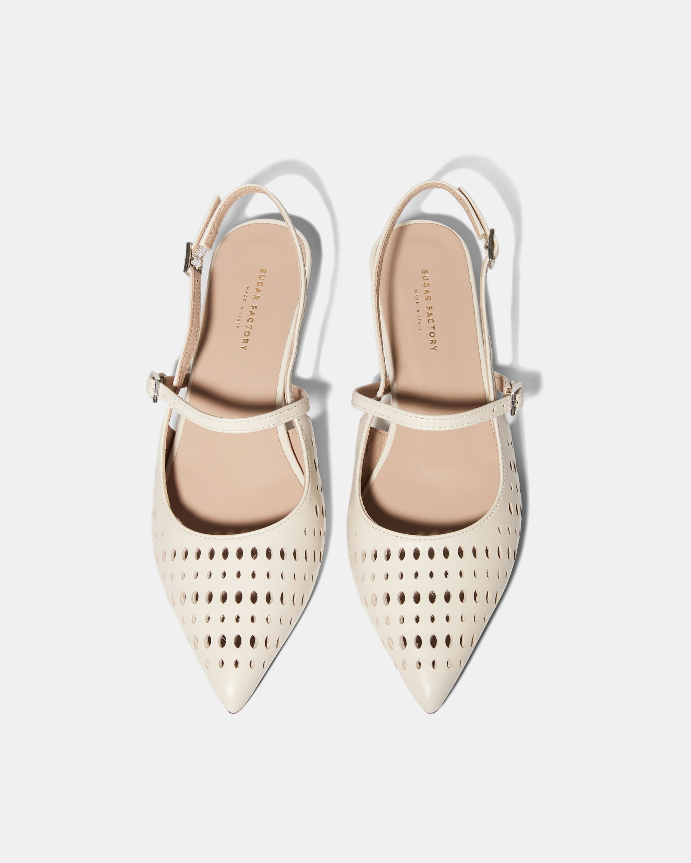 Белые перфорированные туфли-слингбэк 