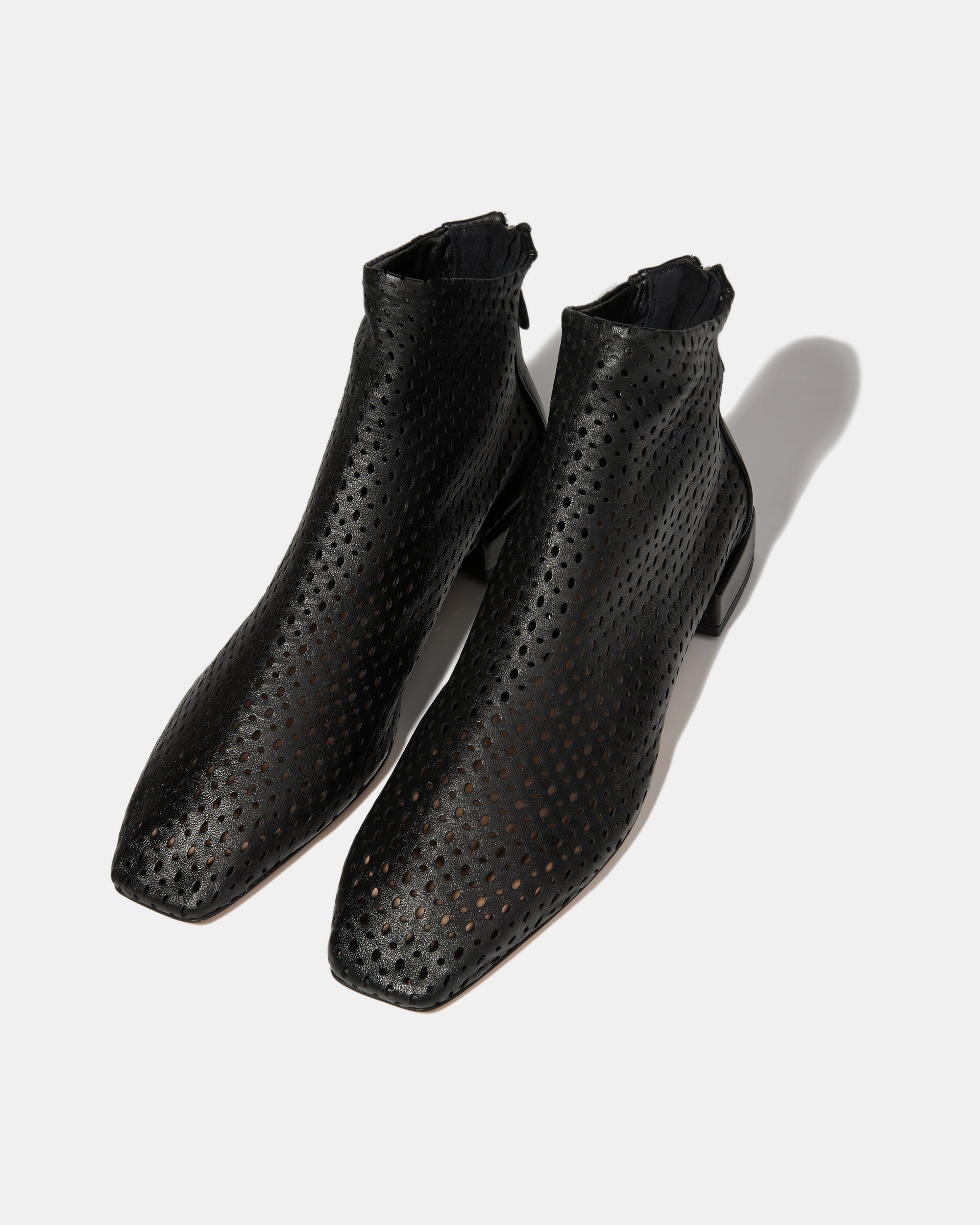 Черные перфорированные ботинки из натуральной кожи  - Image 2 of 4