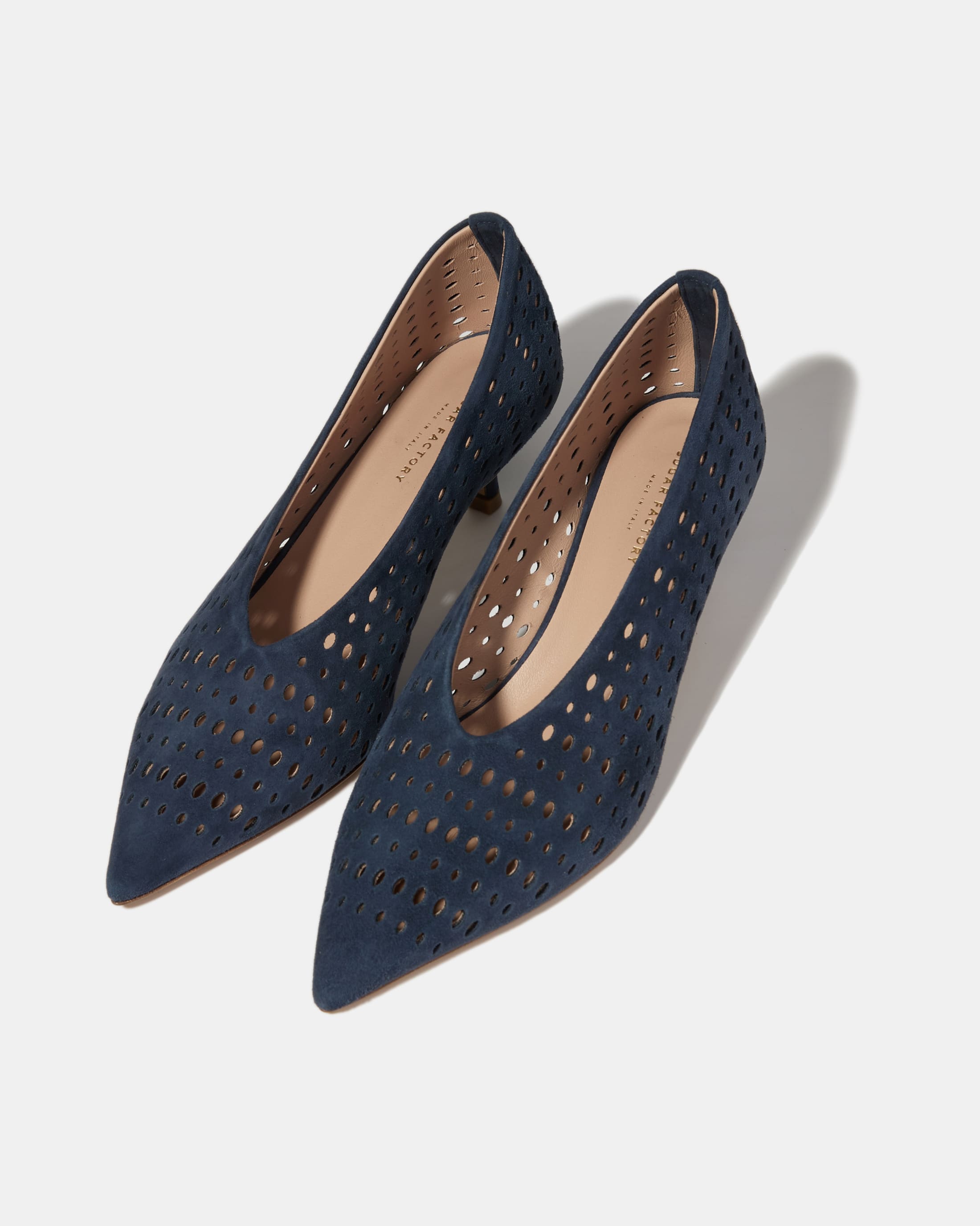 Синие замшевые туфли с перфорацией