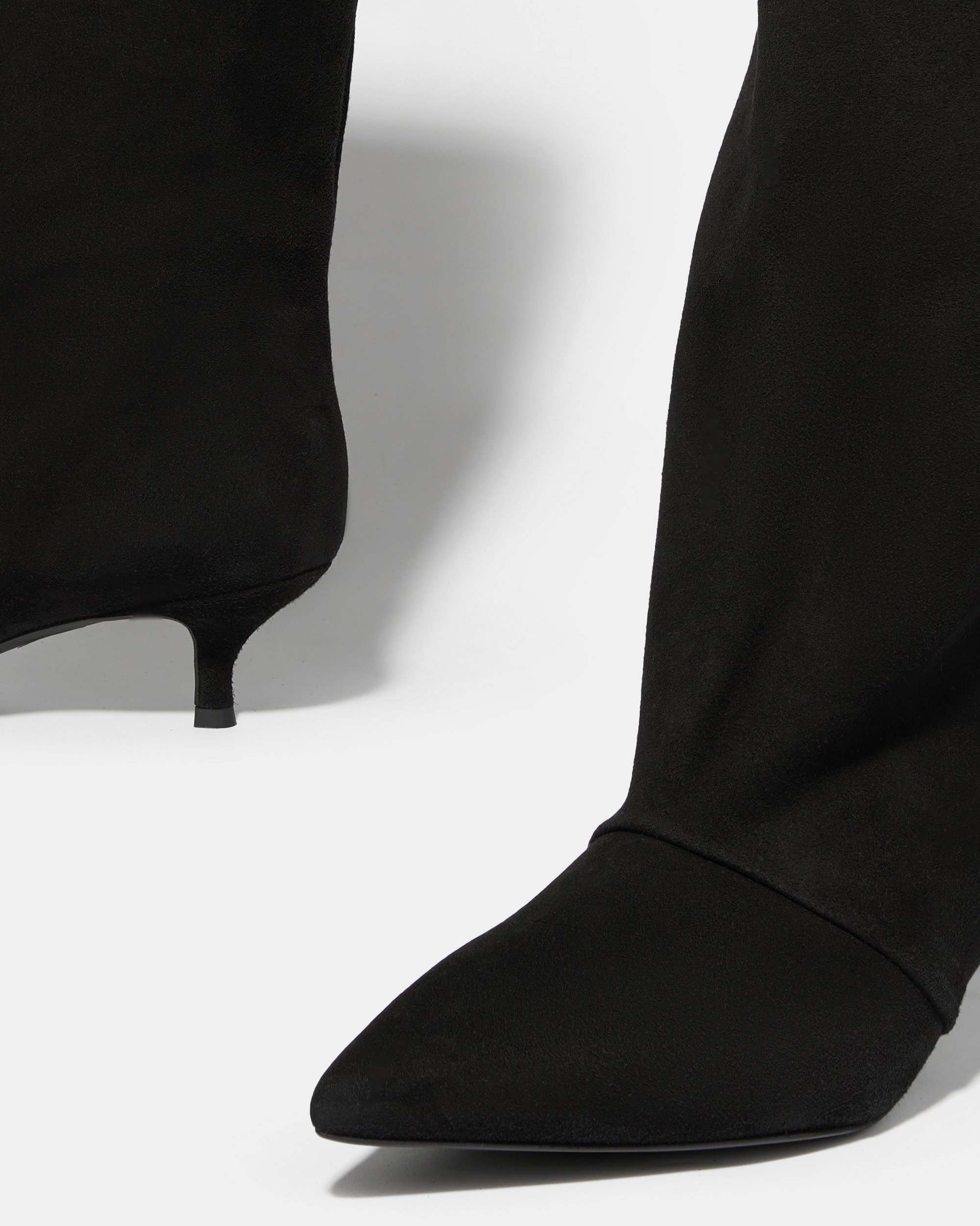 Черные замшевые сапоги