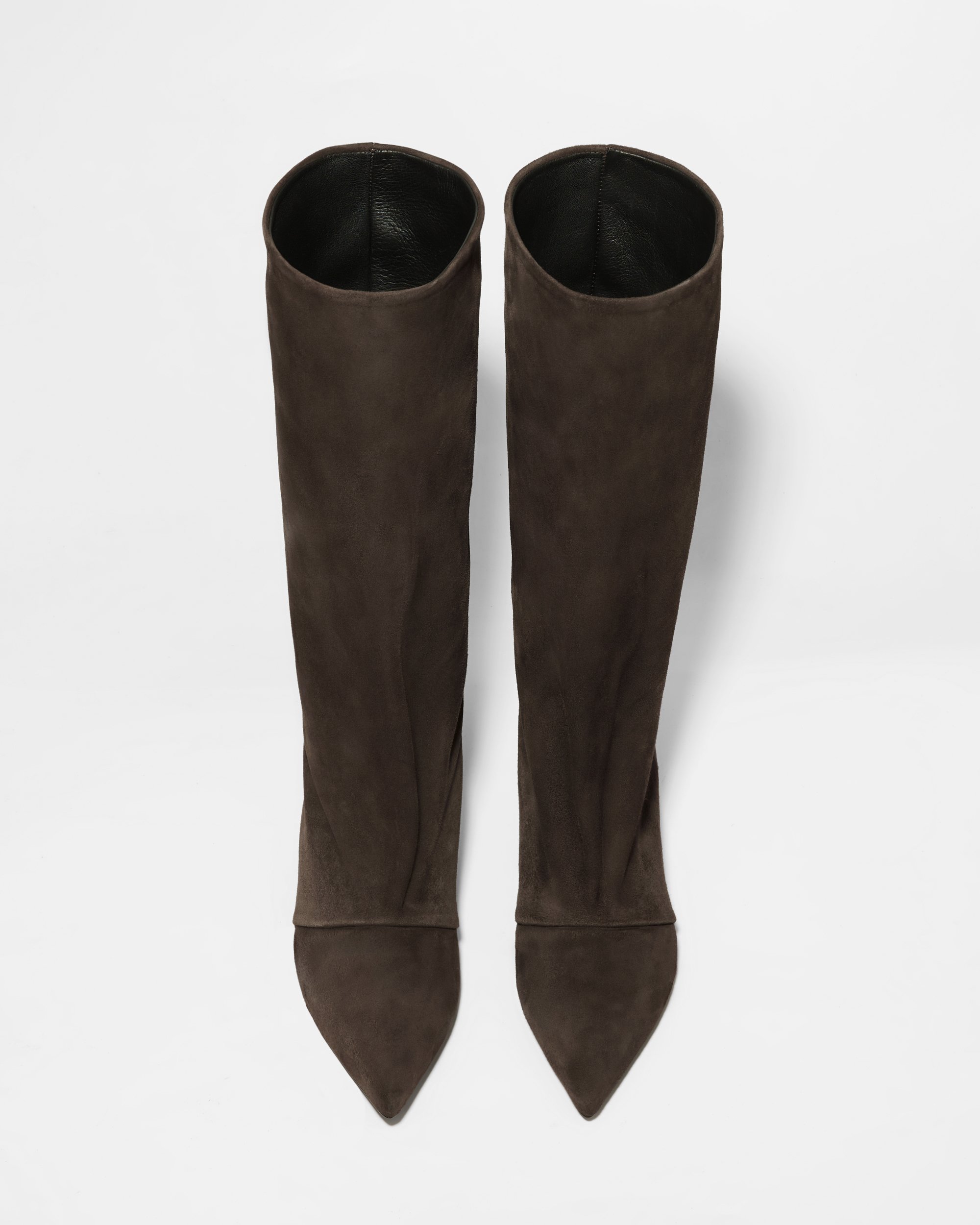 Коричневые замшевые сапоги