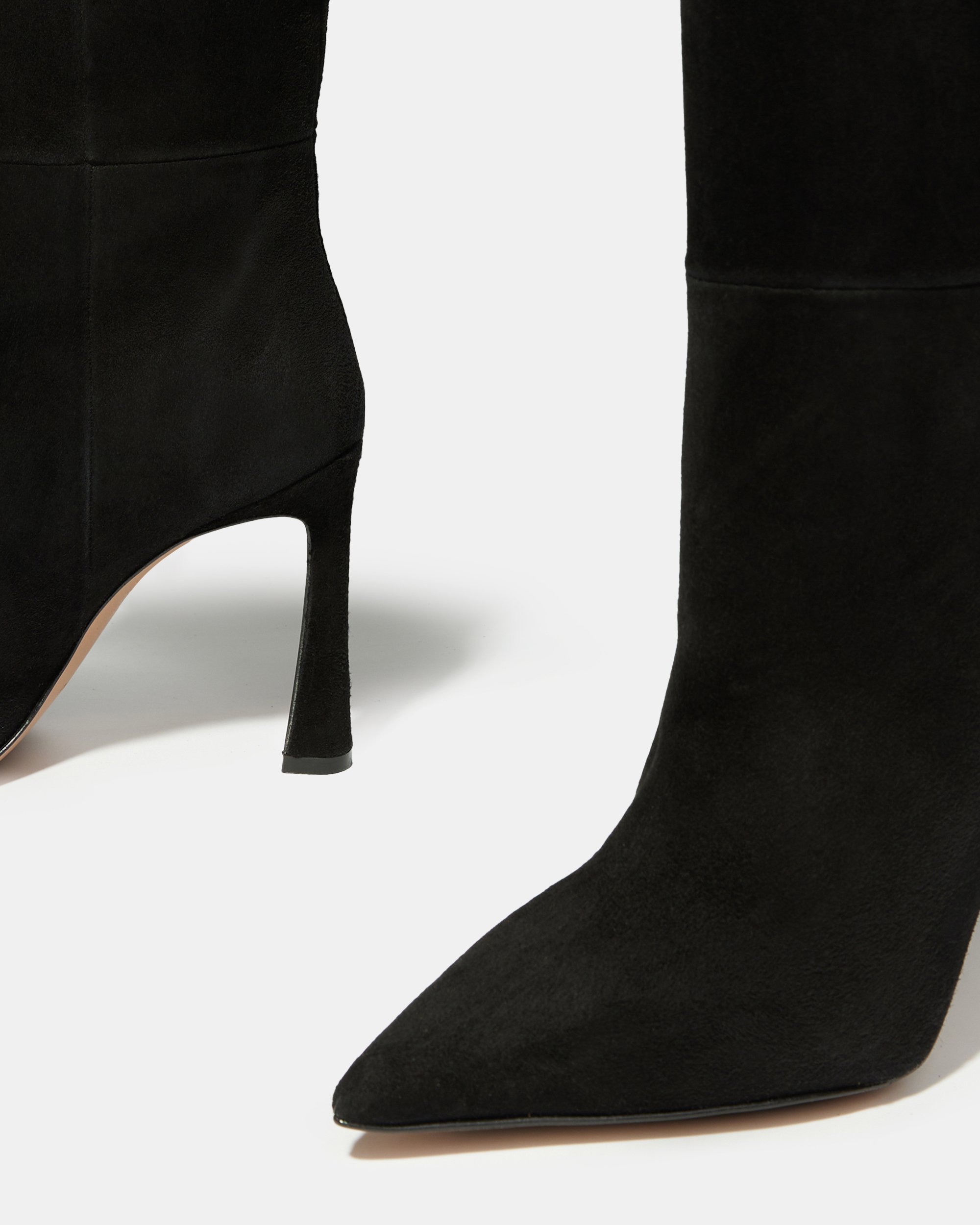 Черные высокие сапоги из натуральной замши