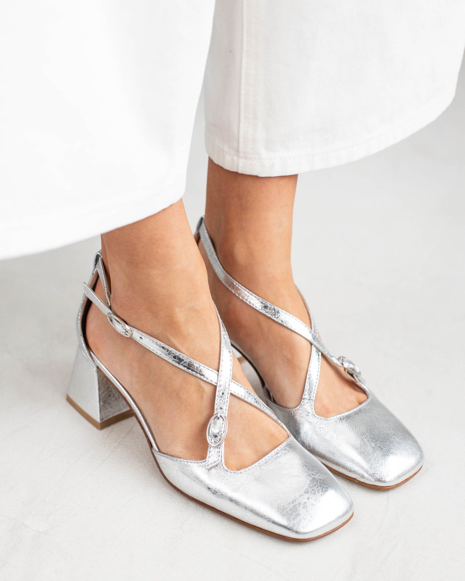 Серебристые кожаные туфли с ремешками - Image 5 of 5