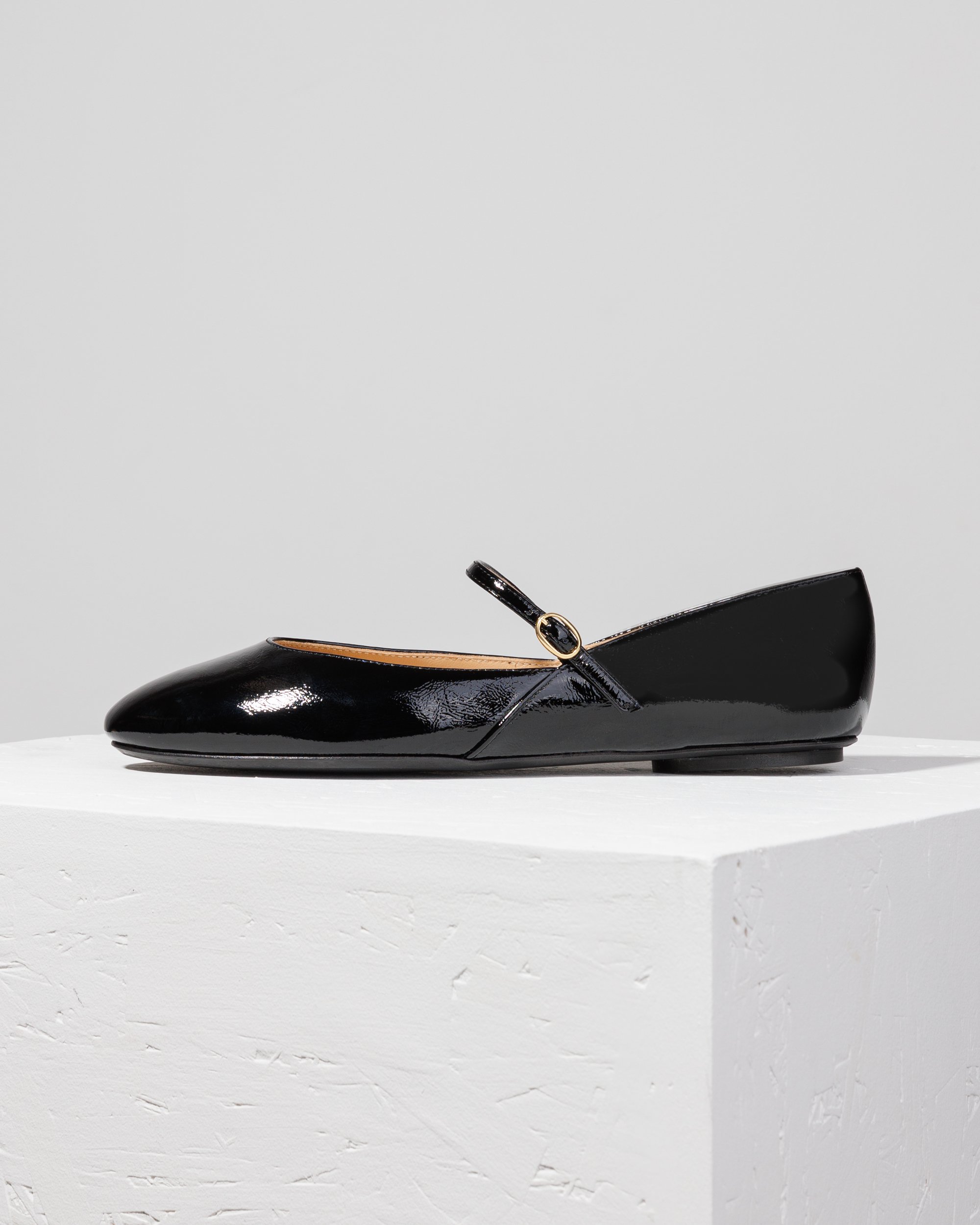 Черные лаковые туфли на плоской подошве - Main image