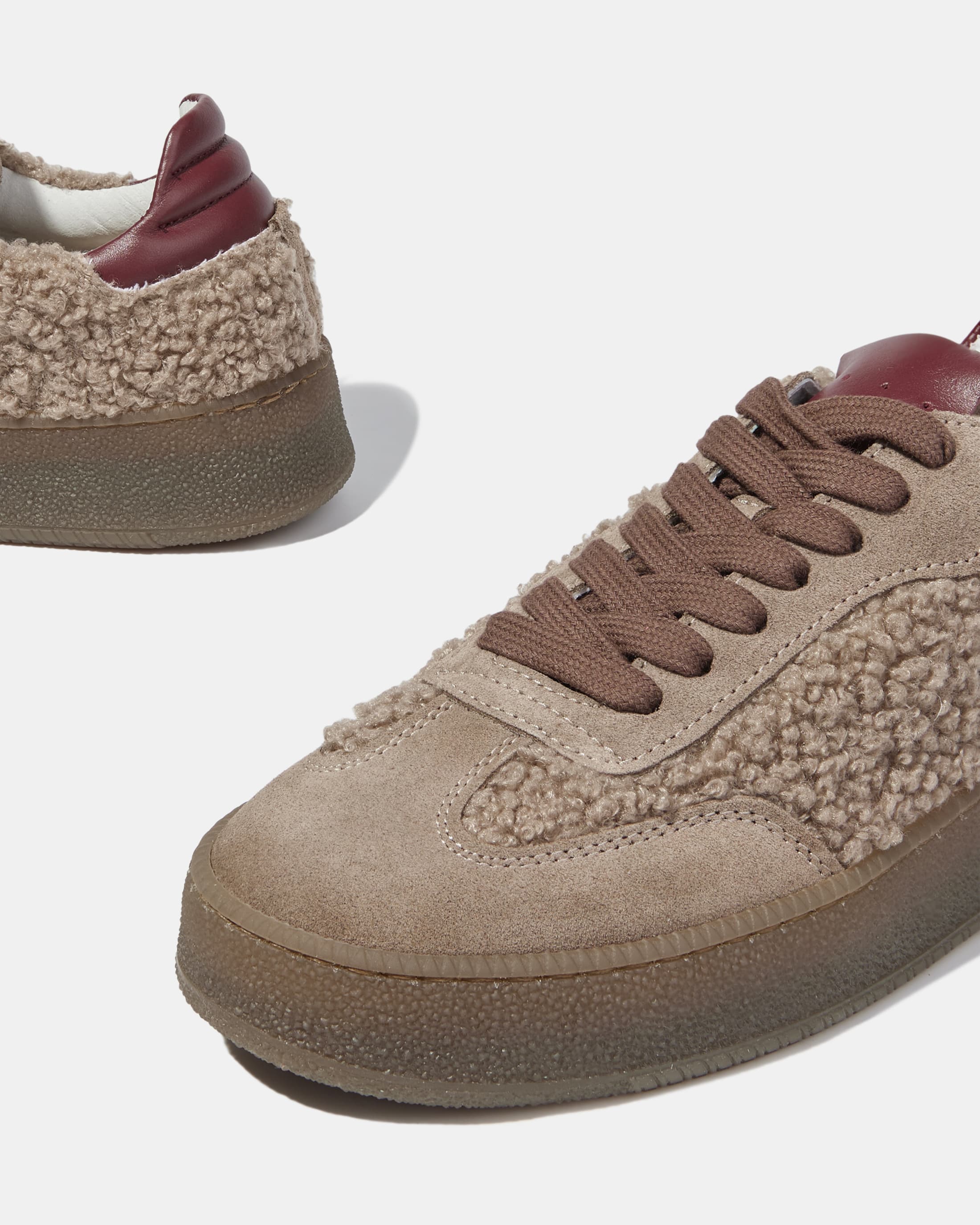 Серо-бежевые кроссовки