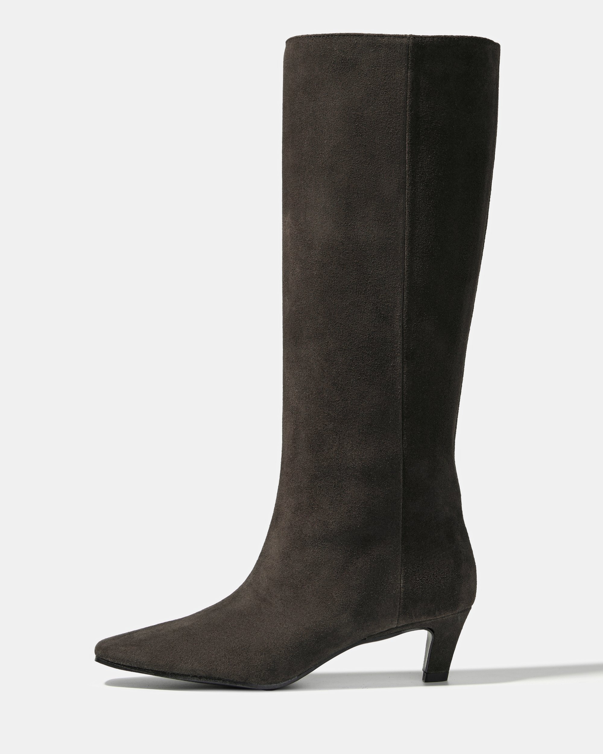 Темно-коричневые сапоги из замши