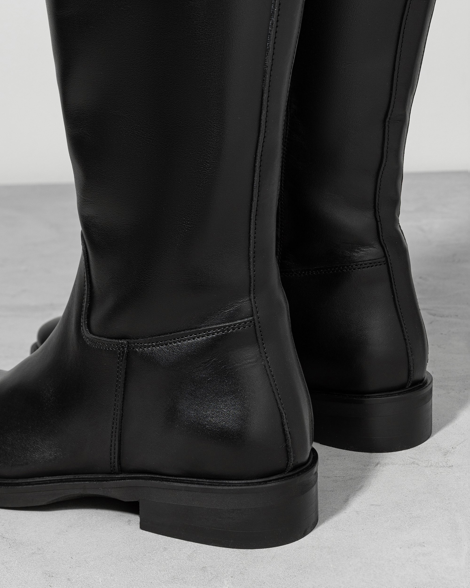 Черные кожаные классические сапоги