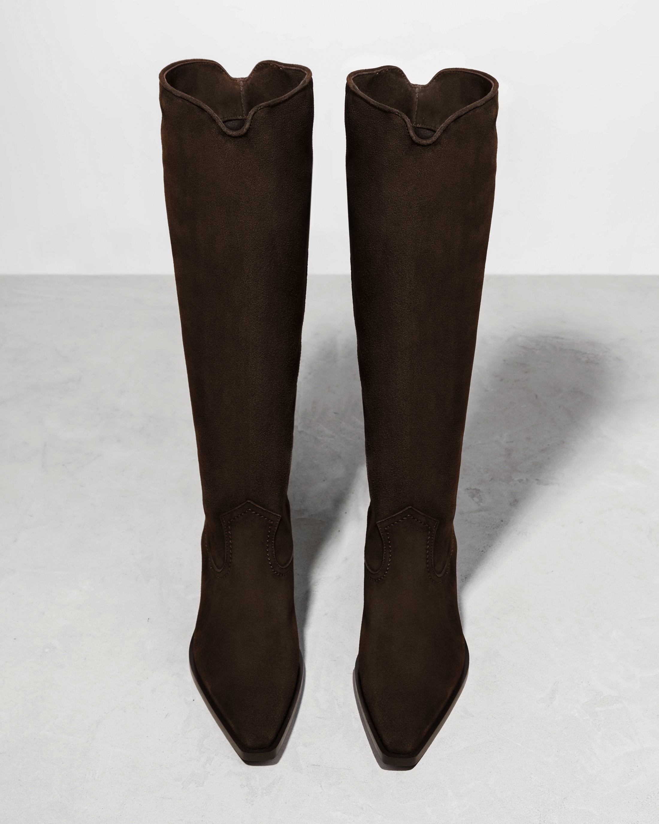 Сапоги из темно-коричневой замши