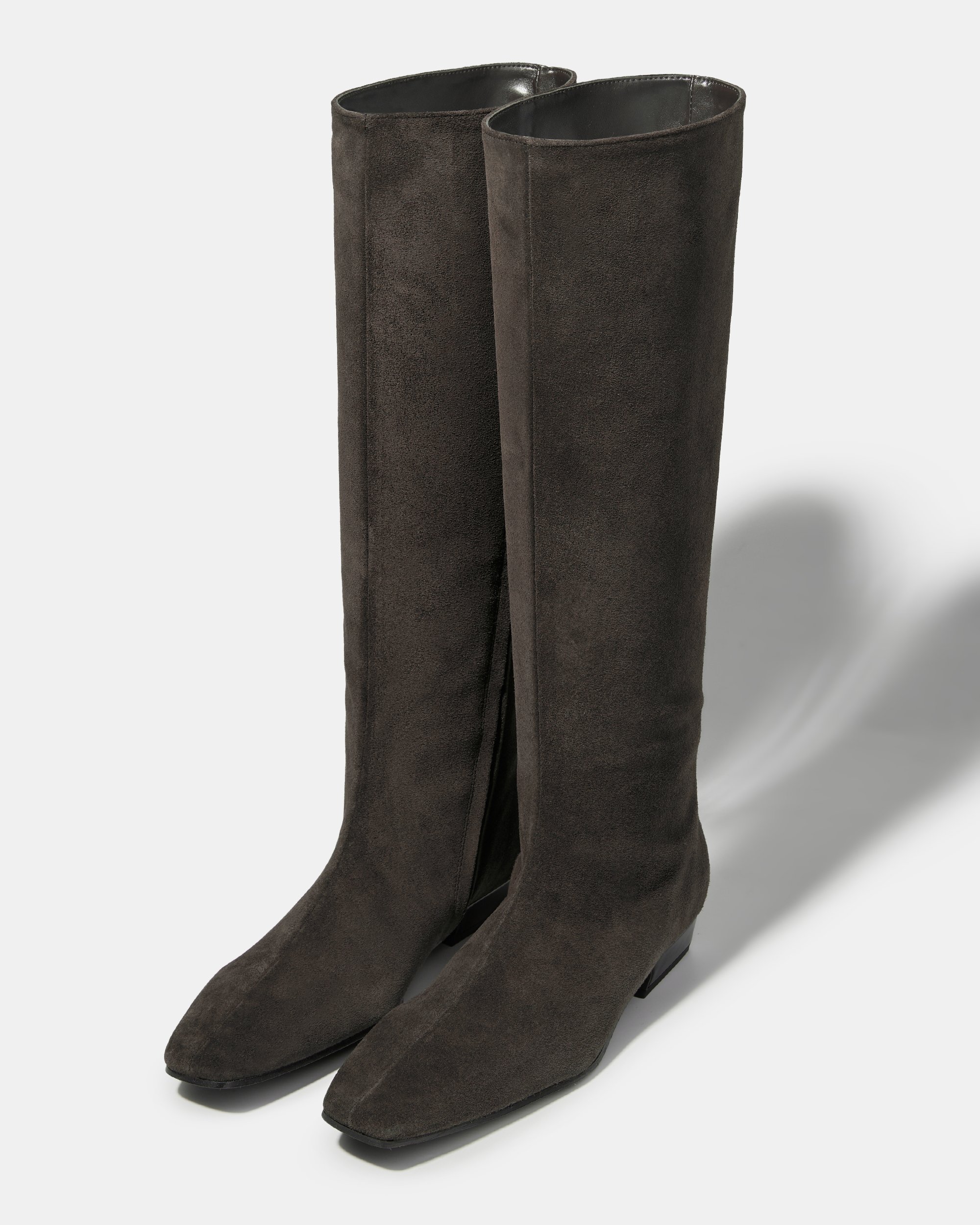 Темно-коричневые замшевые сапоги