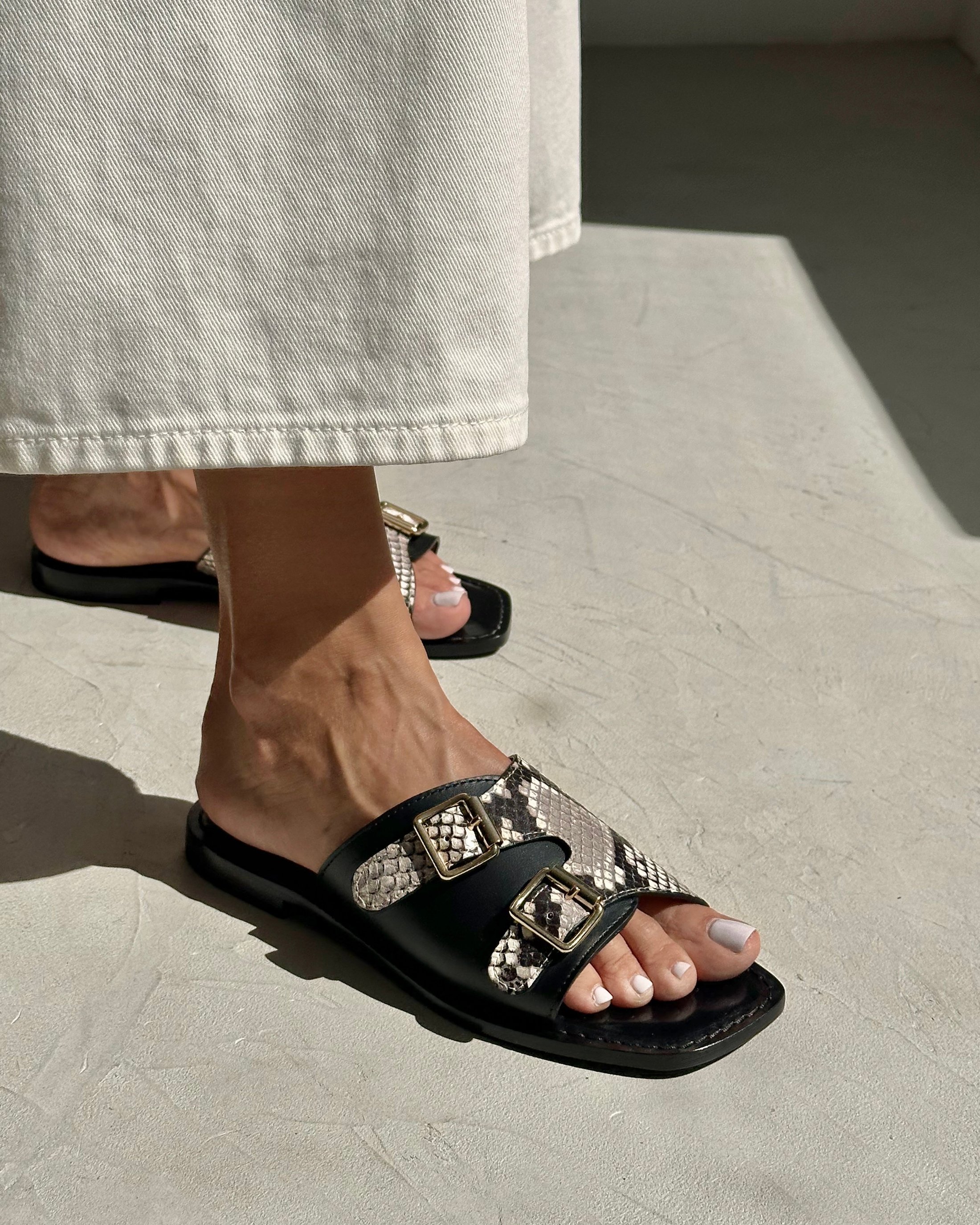 Черные кожаные шлепанцы с принтом питона - Image 6 of 6