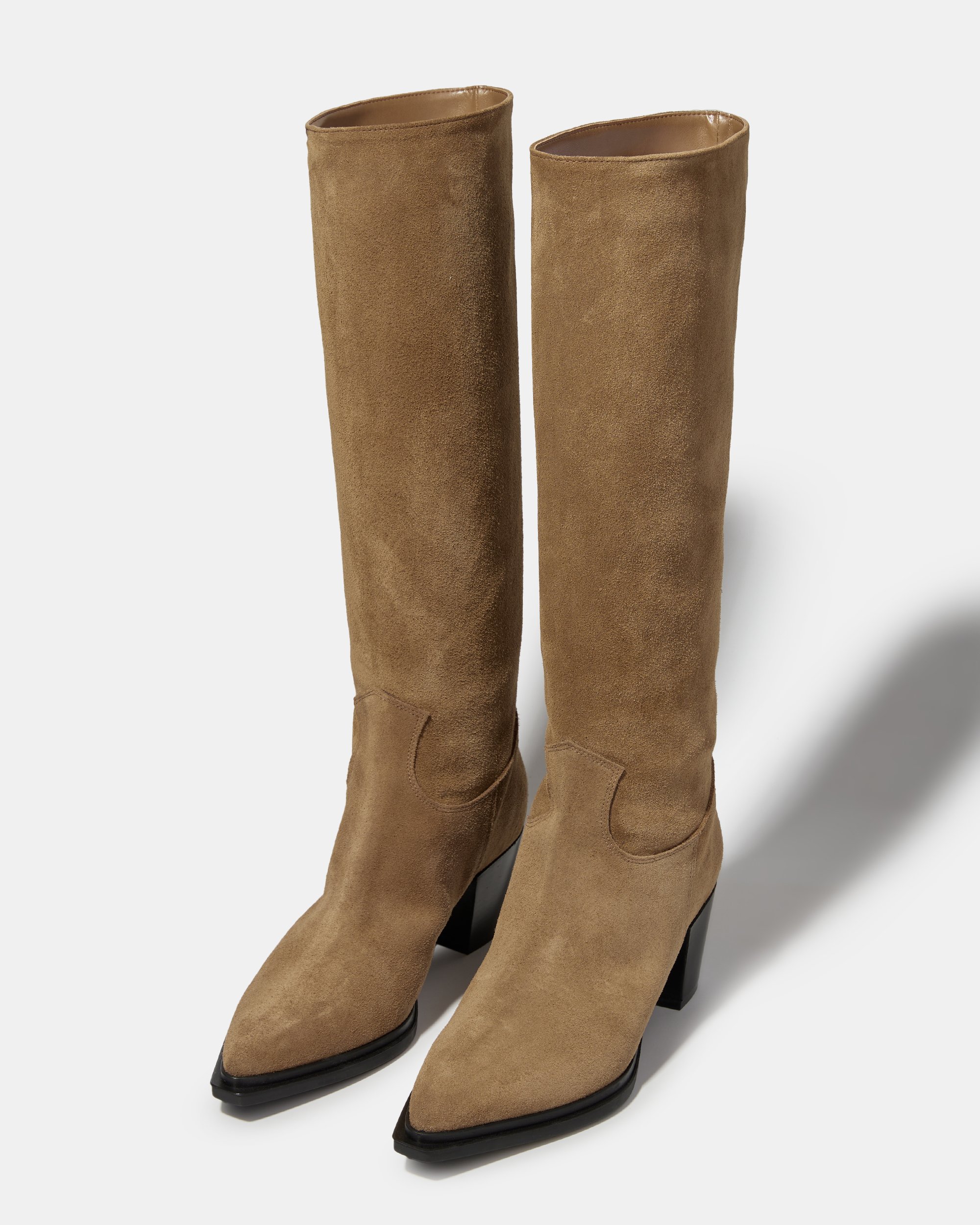 Коричневые сапоги из натуральной замши