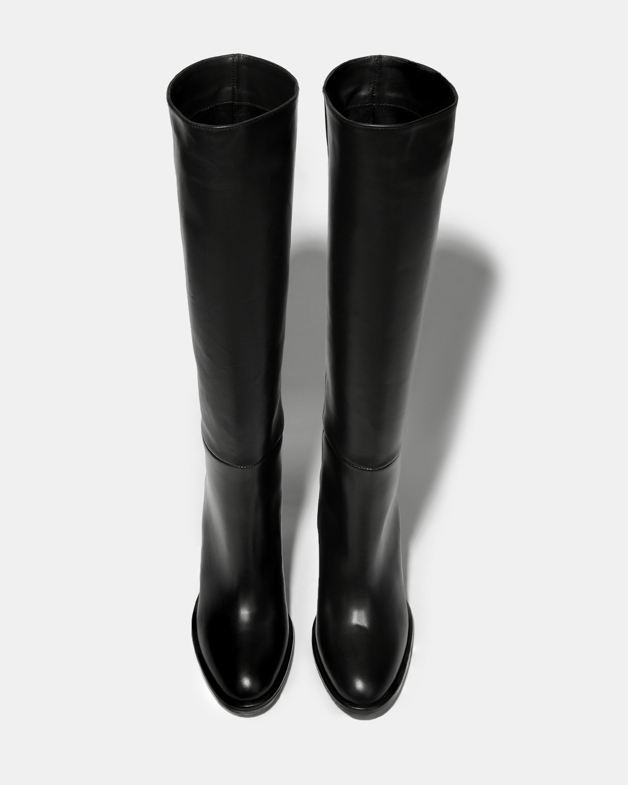 Черные кожаные сапоги