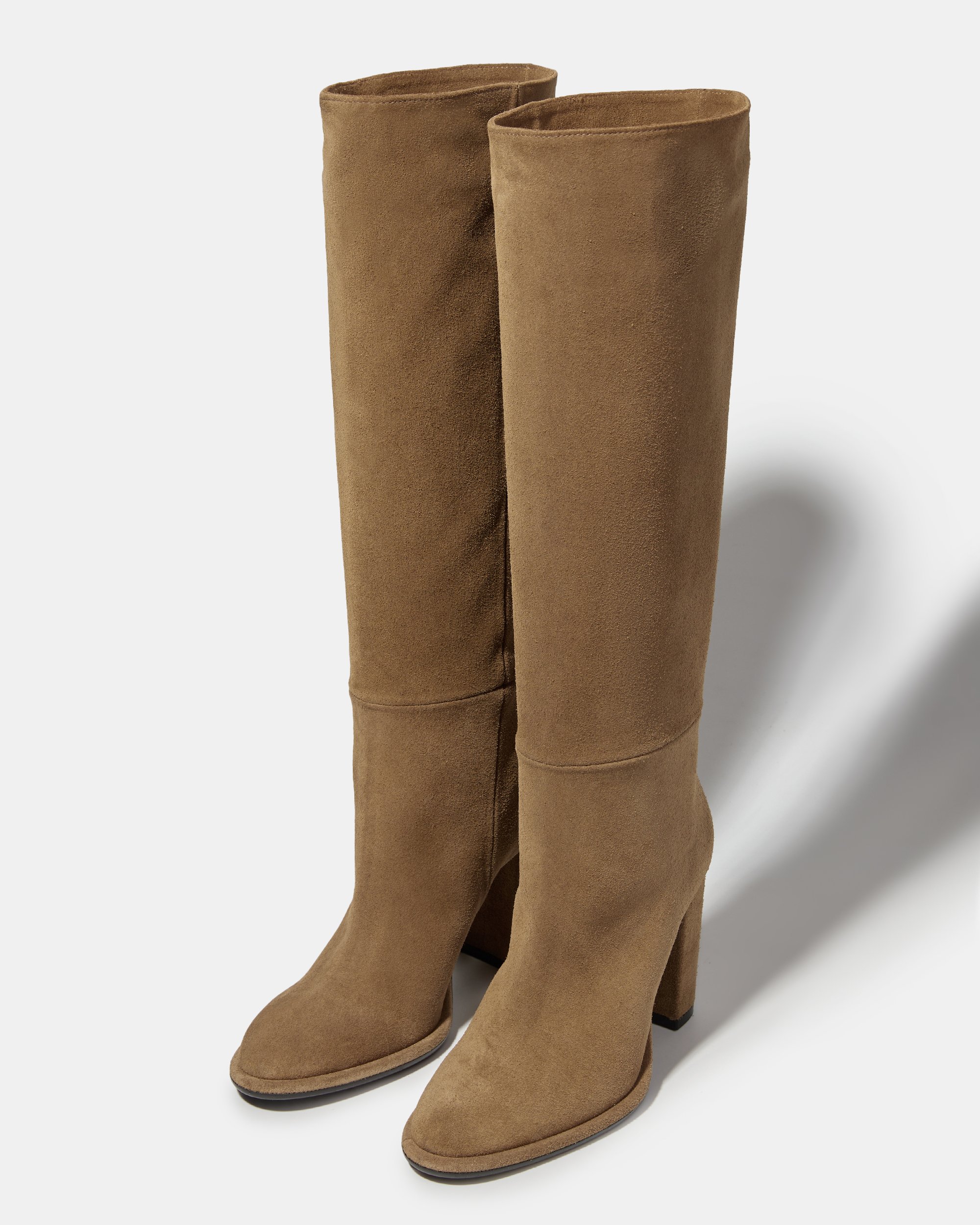 Коричневые сапоги из натуральной замши