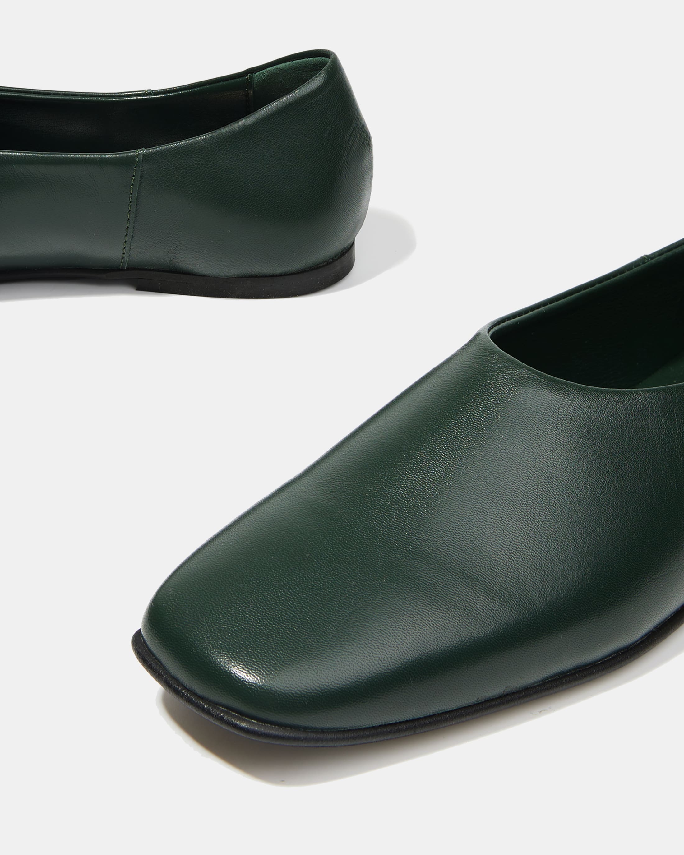Темно-зеленые женские туфли из натуральной кожи
