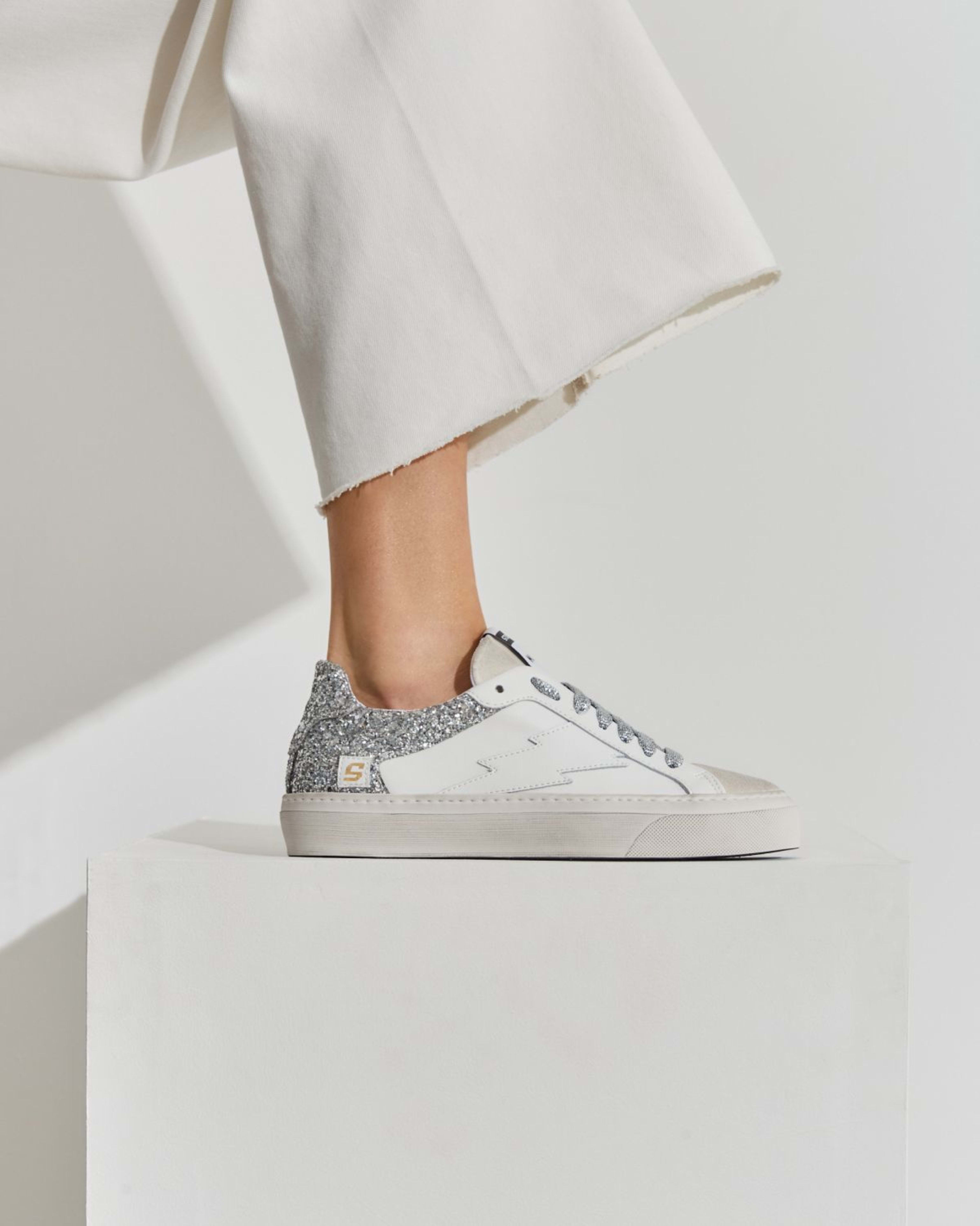 Белые кожаные кеды